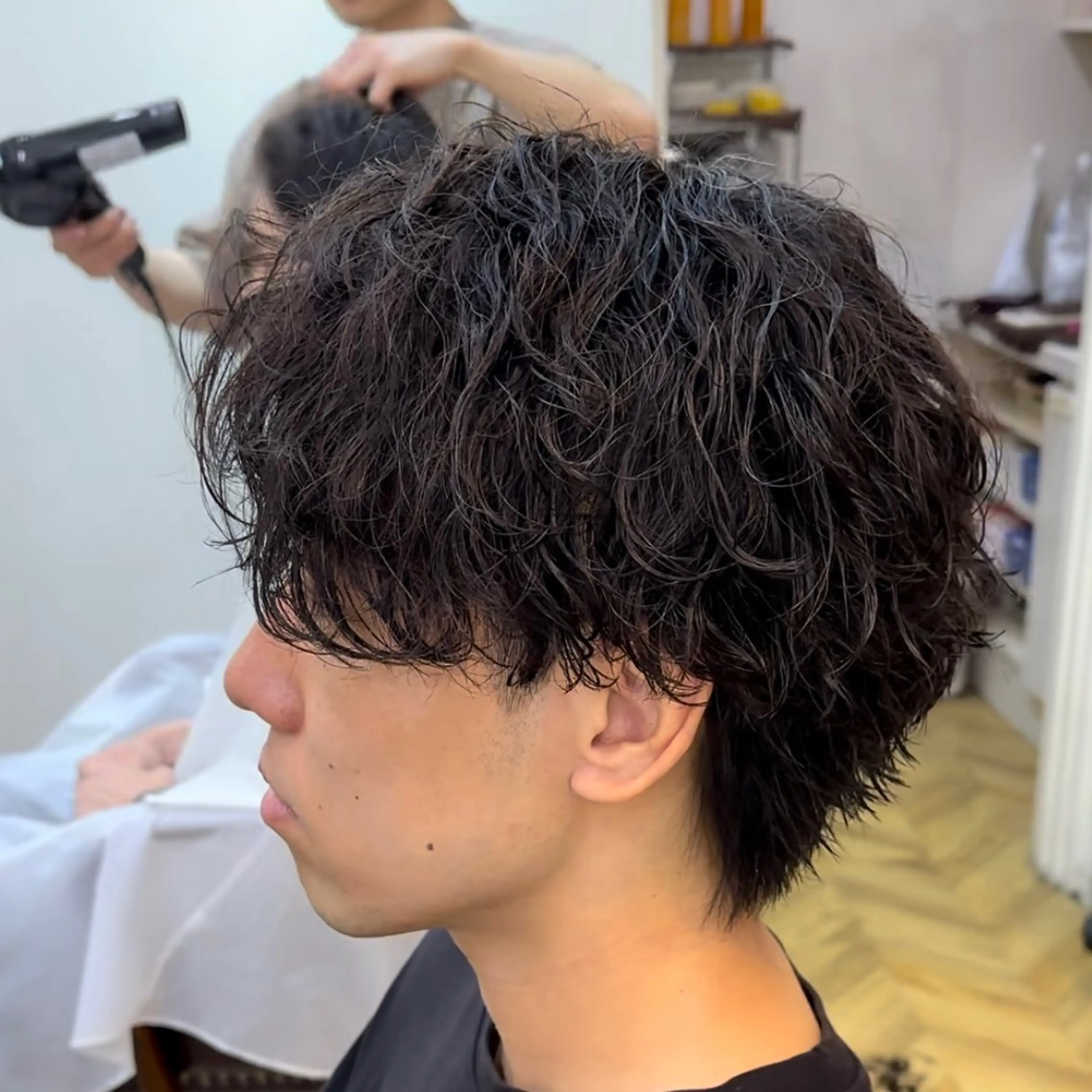 ミディアム パーマ メンズ ミディアムパーマ メンズパーマ 波巻きパーマ メンズウルフカット ウルフカット メンズの悩み解決専門 柏パーマ職人/曽我尾のヘアスタイル