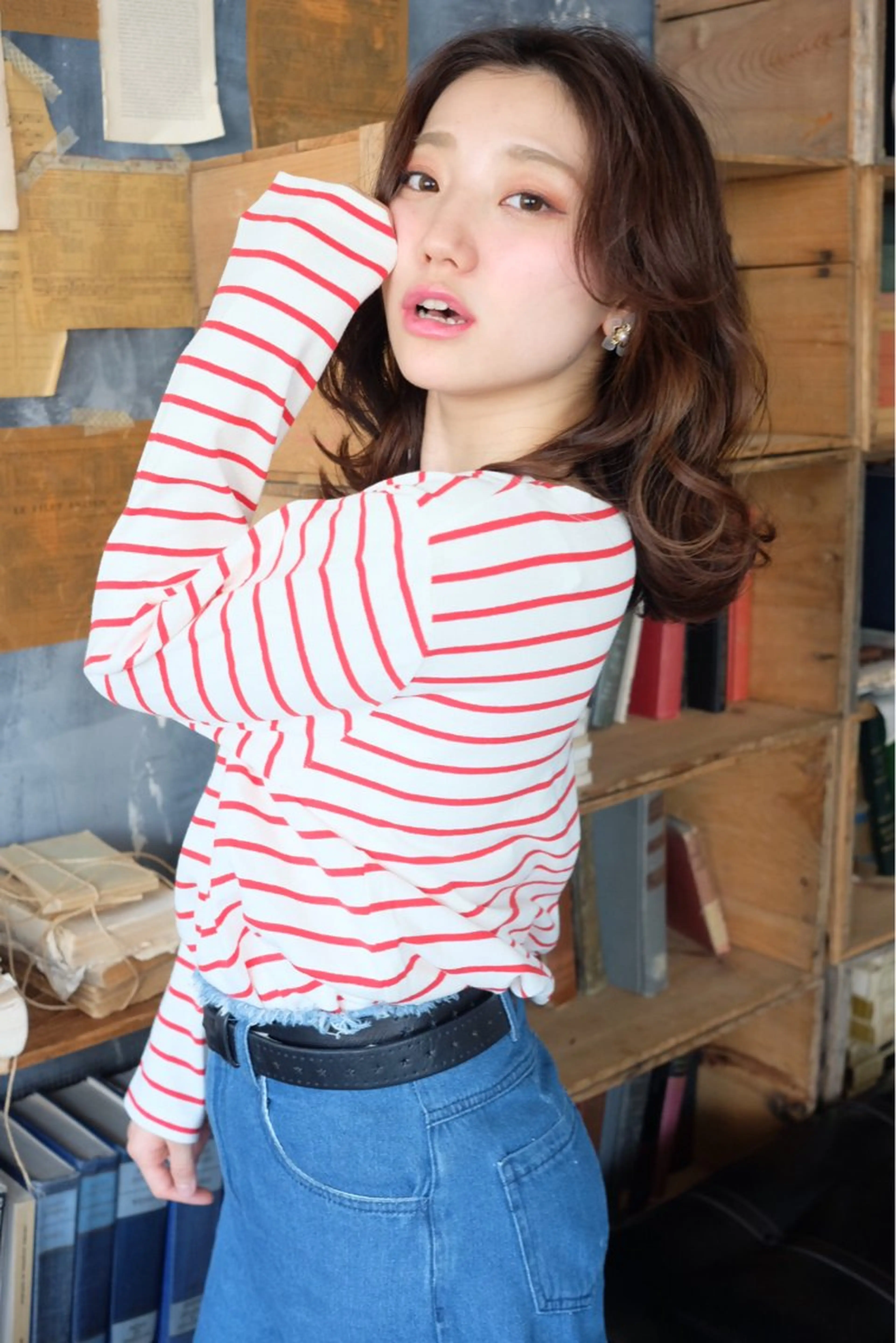 セミロング パーマ あやかショート 白髪ぼかしのヘアスタイル