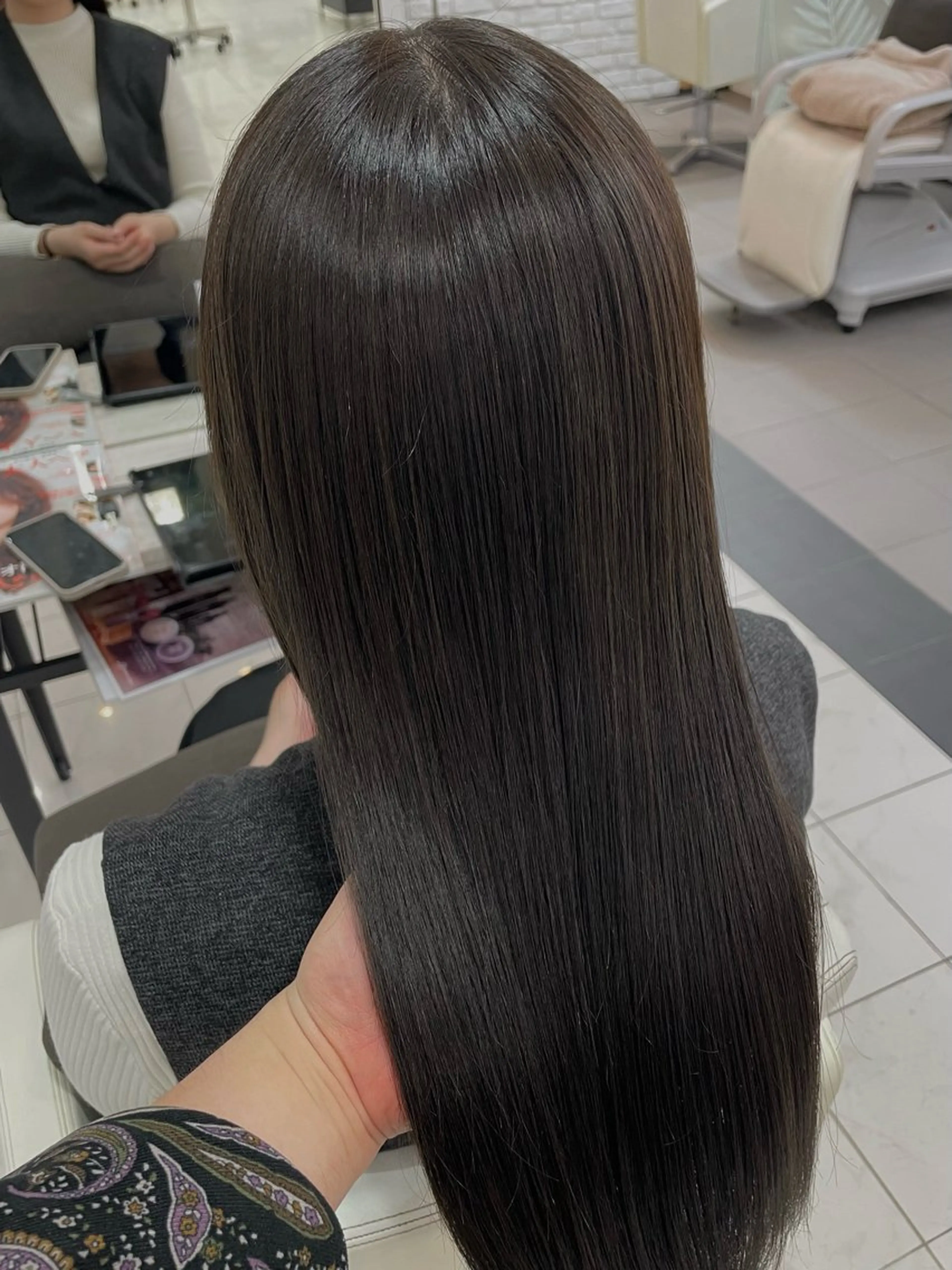 セミロング カラー オリーブカラー カット ヘアカラー トリートメント chic channel伊藤のヘアスタイル