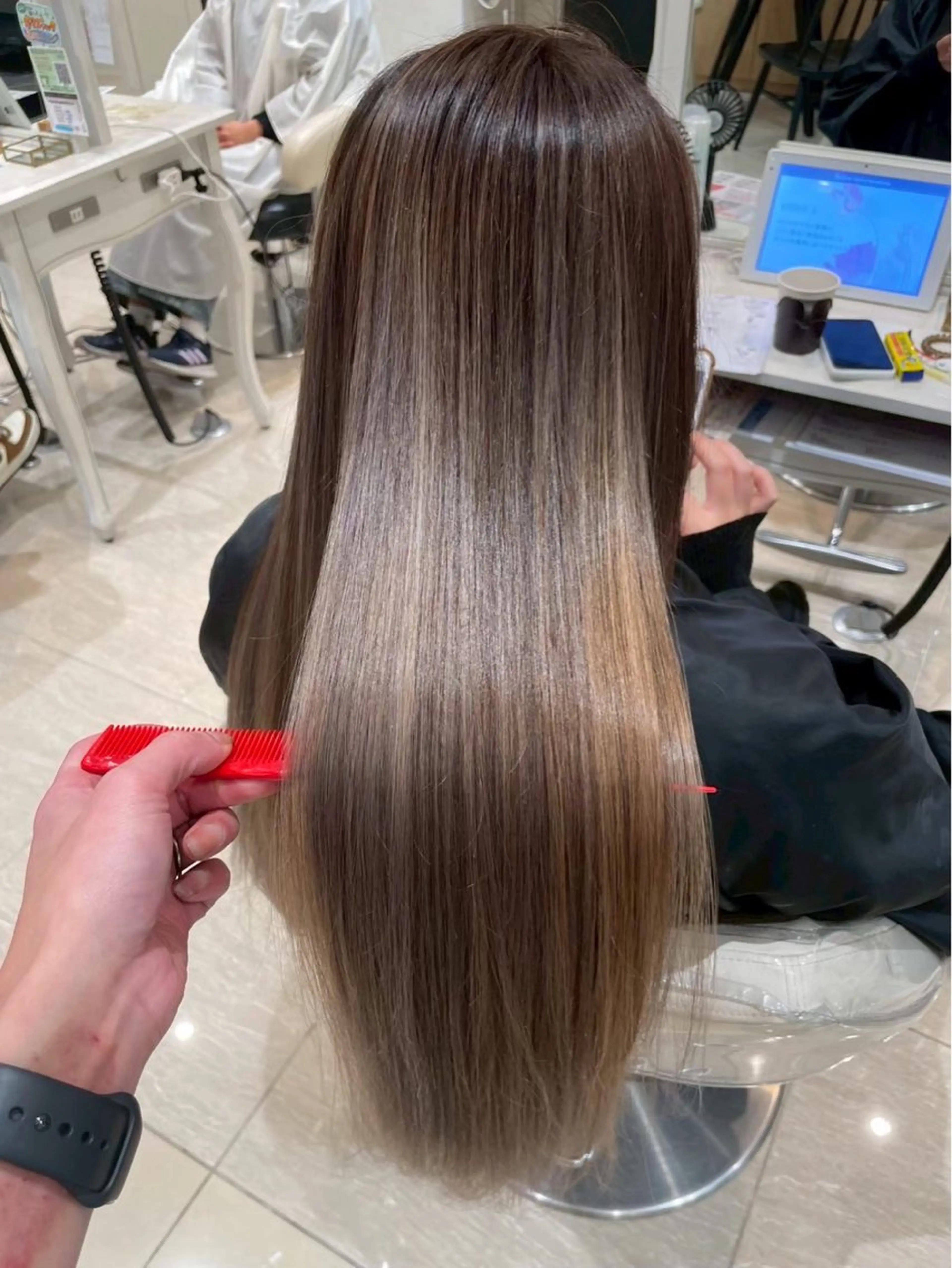 ロング 岡野 柊来のヘアスタイル