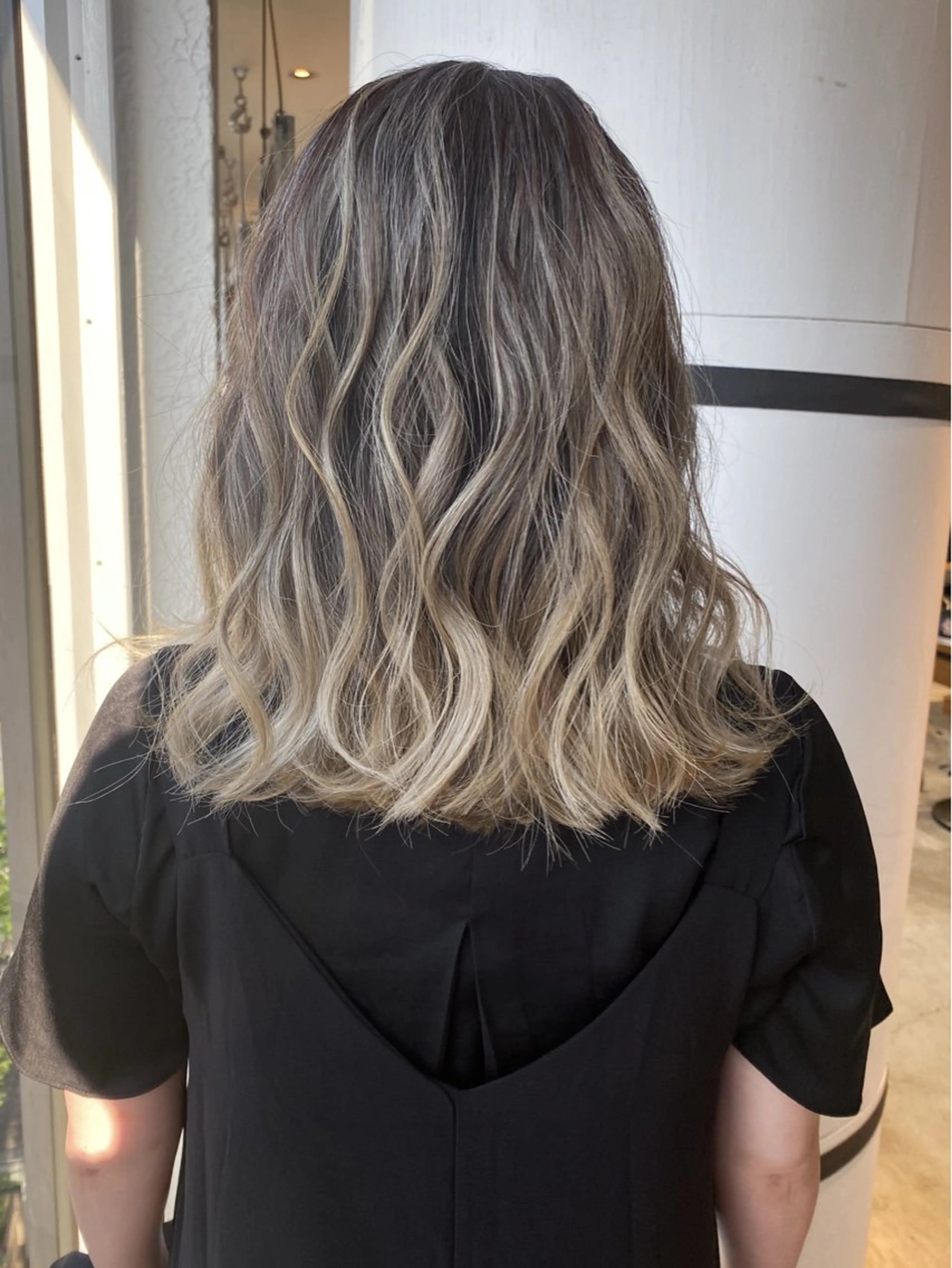 ミディアム カラー バレイヤージュ レイヤーカット ヘアカラー トリートメント welring hair salonのヘアスタイル