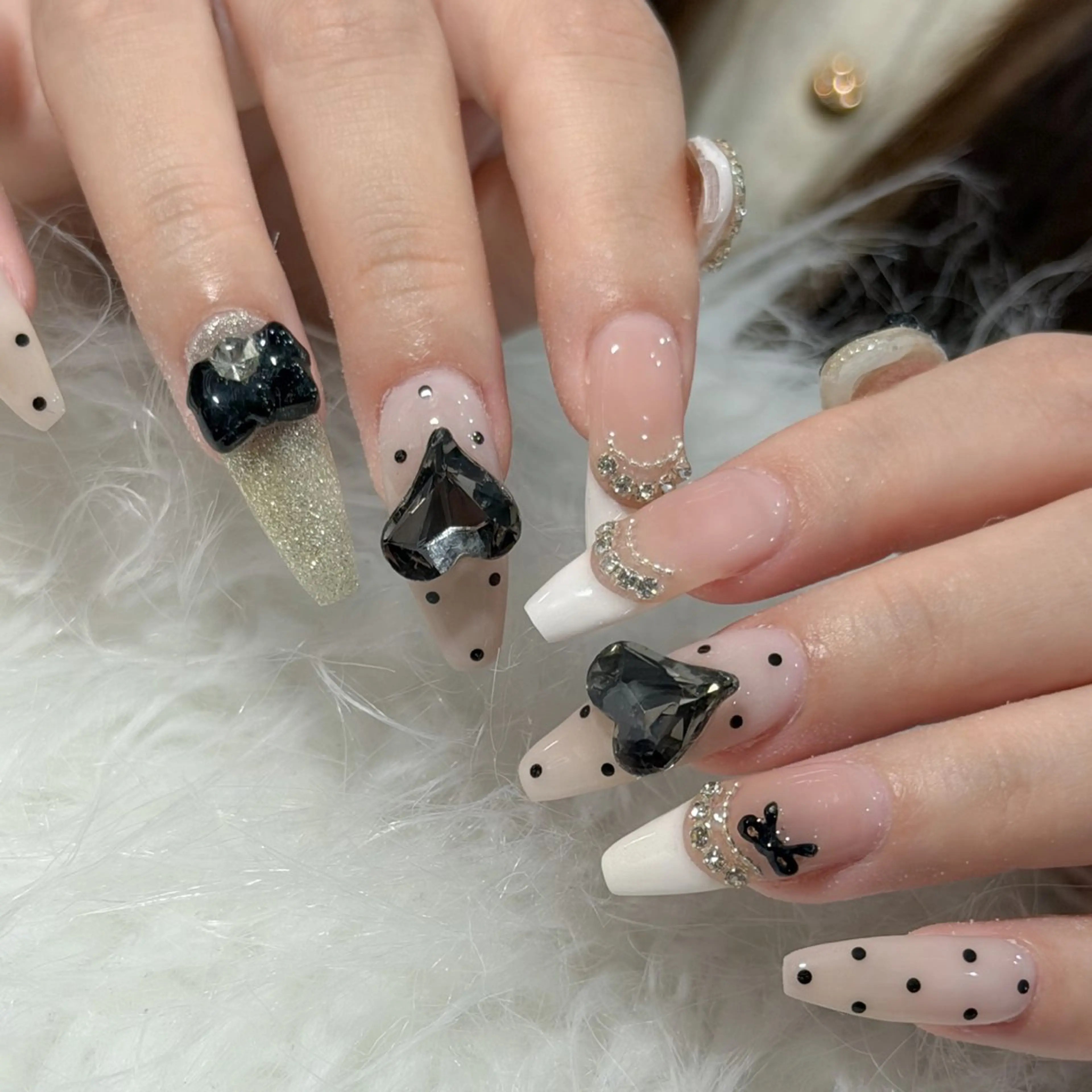 ネイル ハンドネイル フットネイル LAVISH nanamiのネイルデザイン