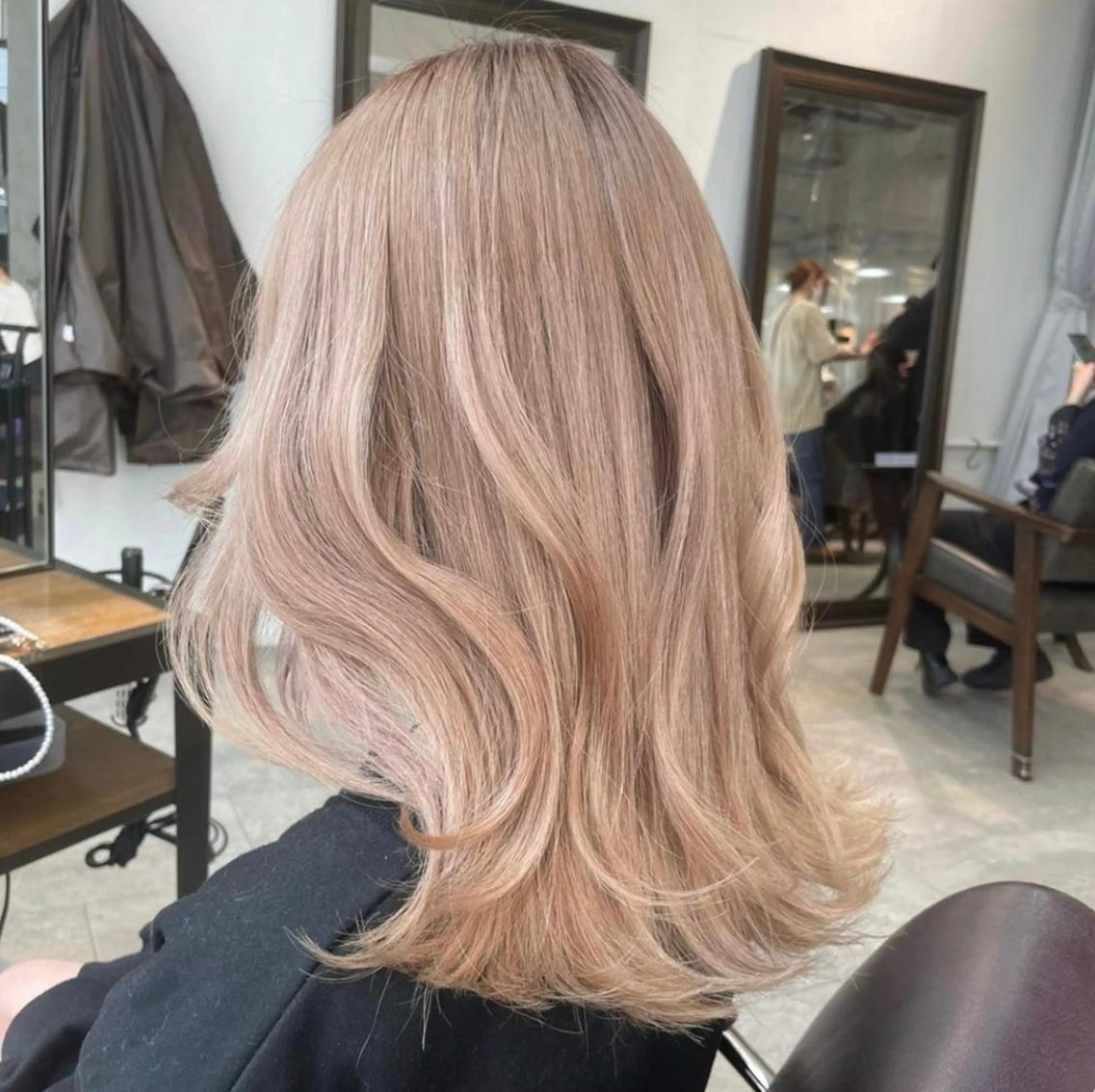 セミロング カラー ヘアアレンジ ヘアカラー 🌹TikTok４万 ﾌｫﾛﾜｰ🌹AKIのヘアスタイル