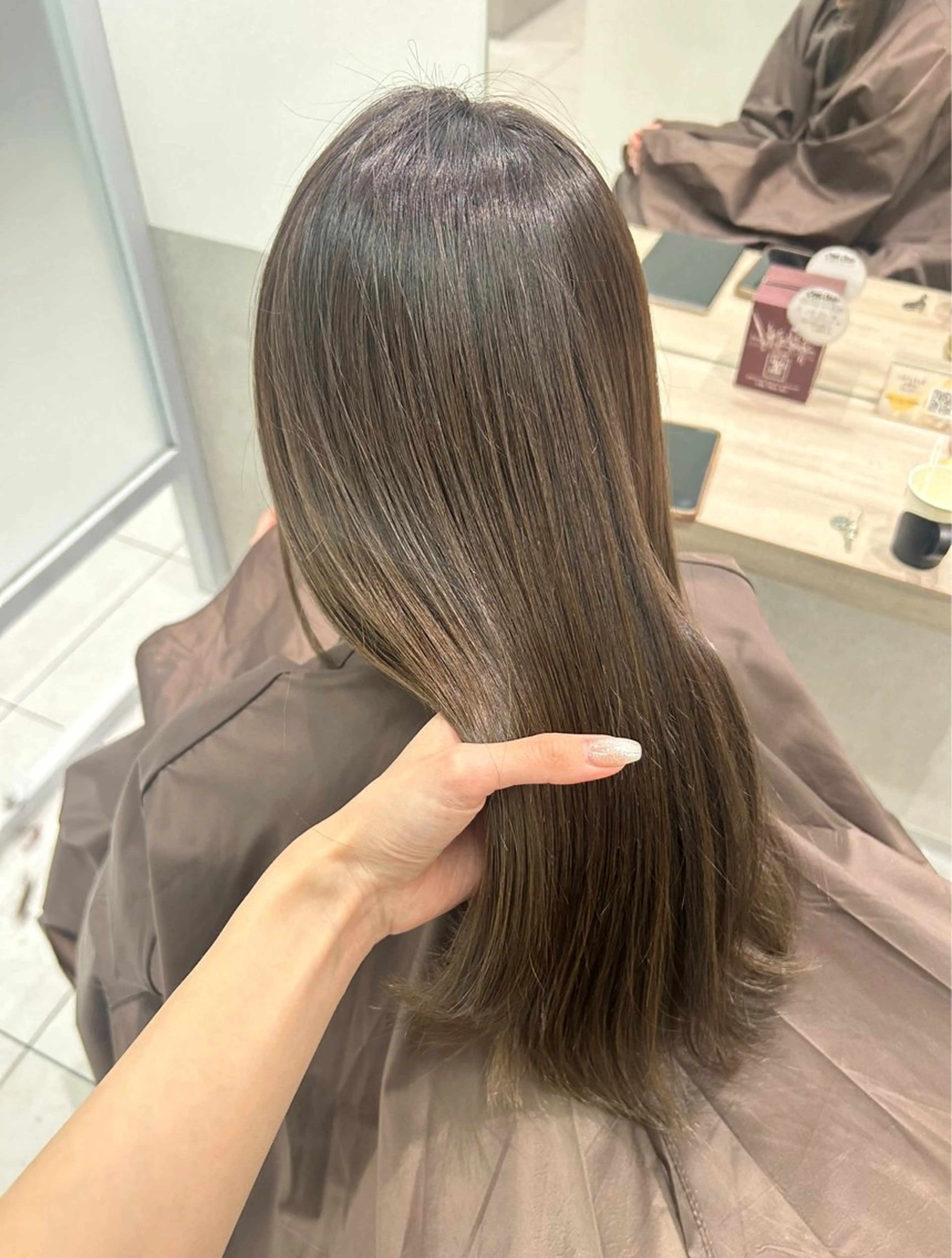 ミディアム カラー オリーブ/アッシュ やわらか透明感カラーのヘアスタイル