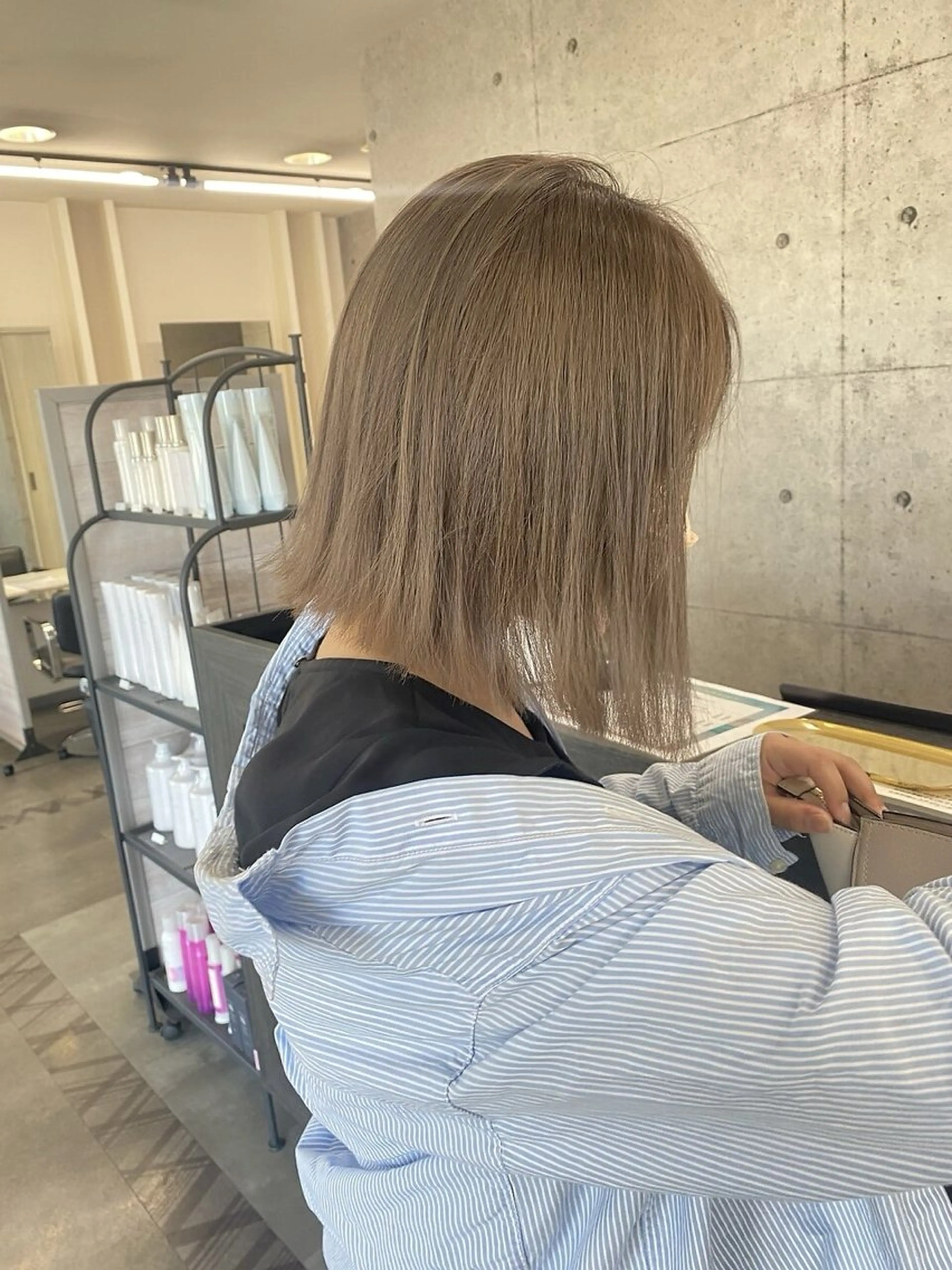 ショート カラー Mina/岡山/矯正 ブリーチ/レイヤーのヘアスタイル