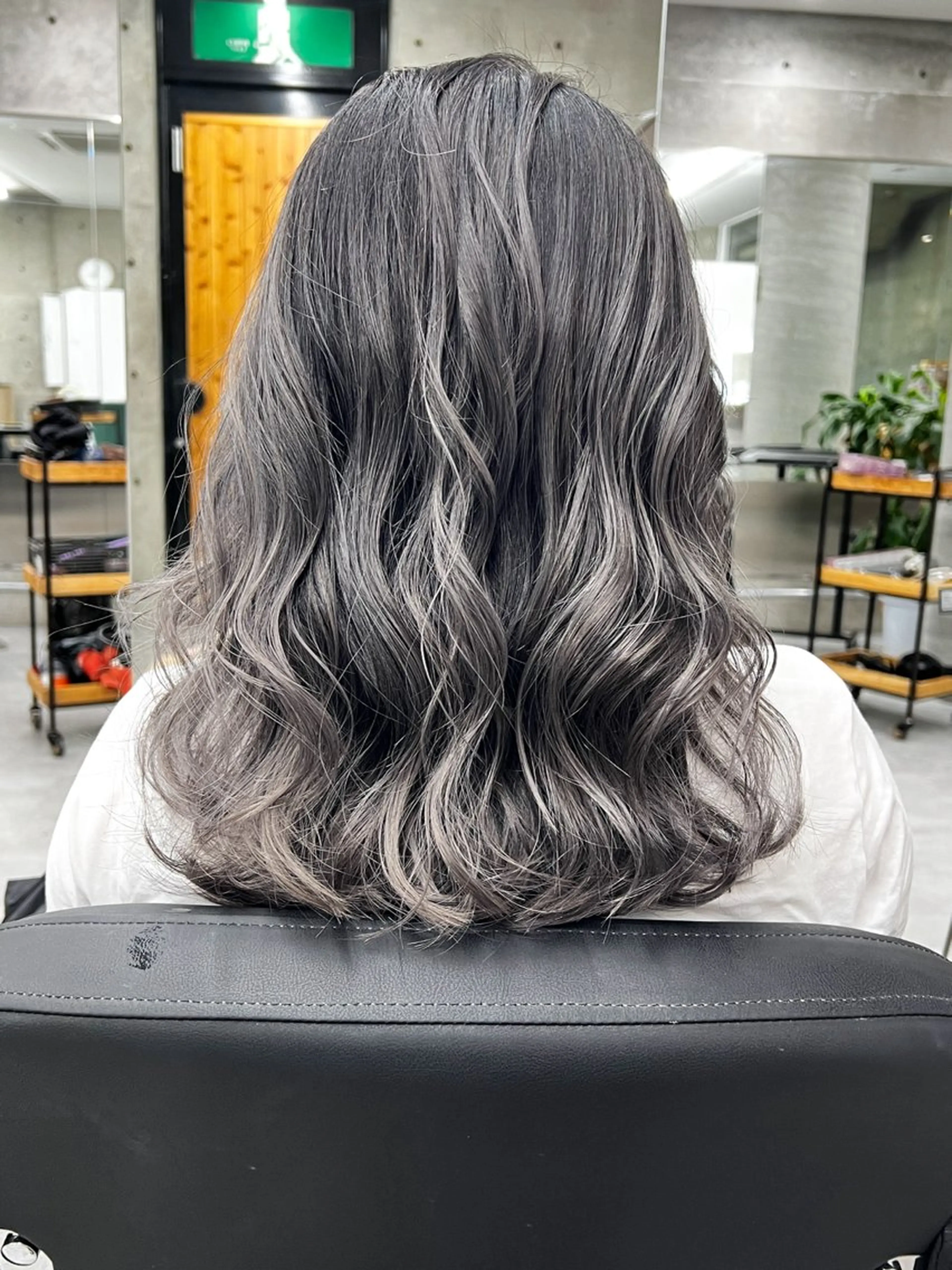 セミロング カラー バレイヤージュ ブリーチ レイヤーカット ヘアカラー トリートメント welring hair salonのヘアスタイル