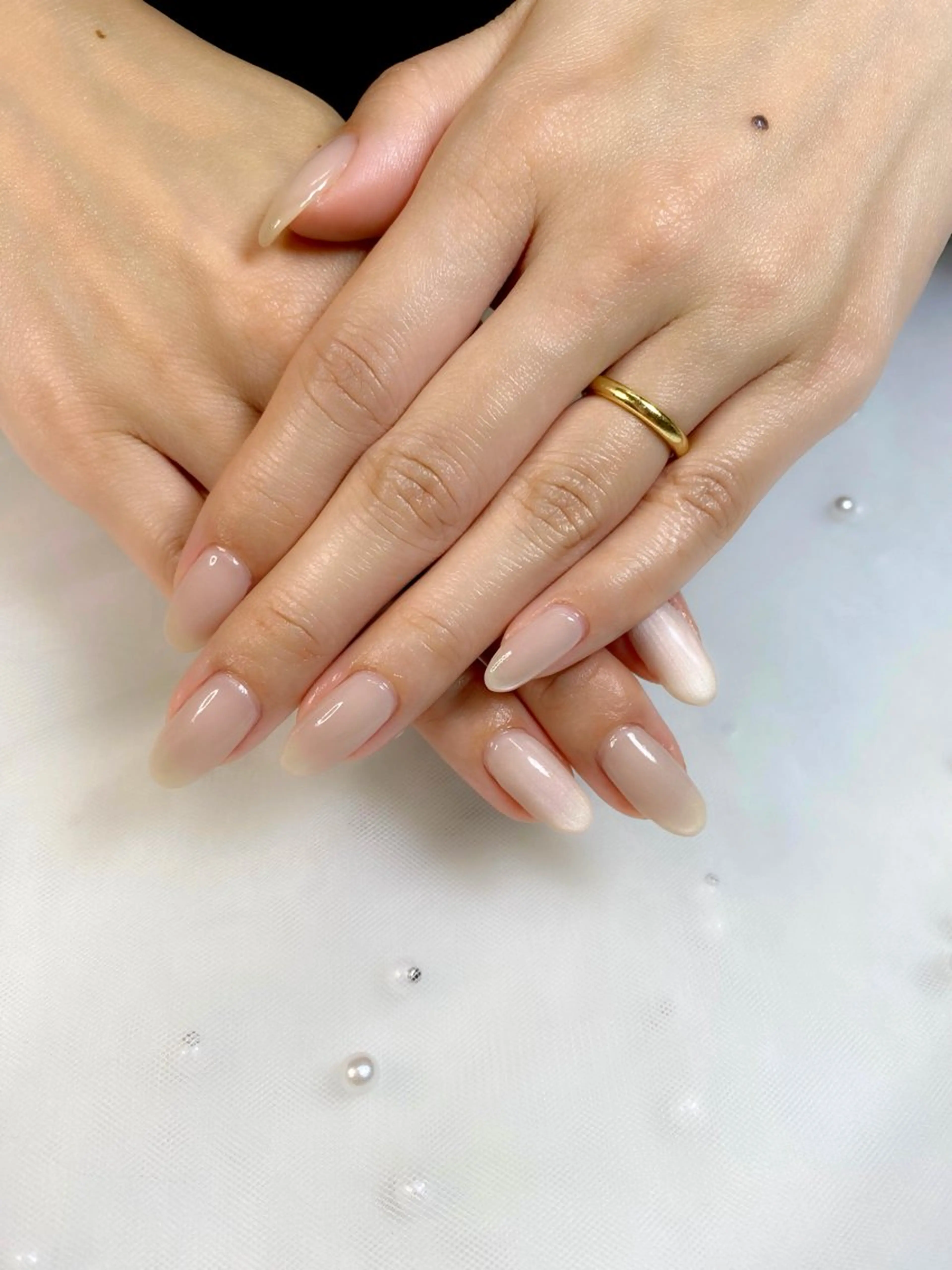 ネイル キラキラネイル マグネットネイル オフィスネイル ホワイト ハンドネイル iro+ nailのネイルデザイン