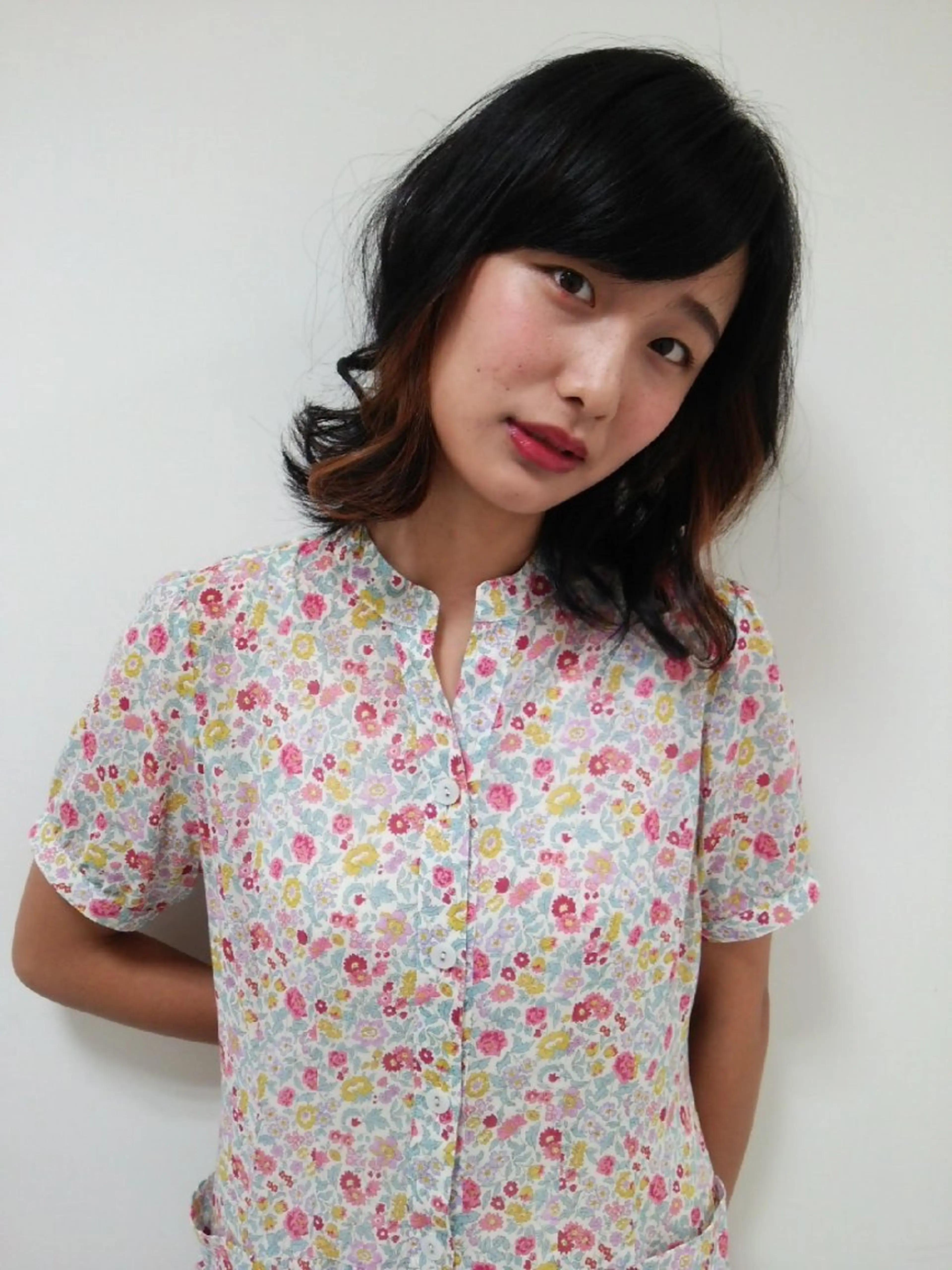 セミロング over two  藤が丘のヘアスタイル