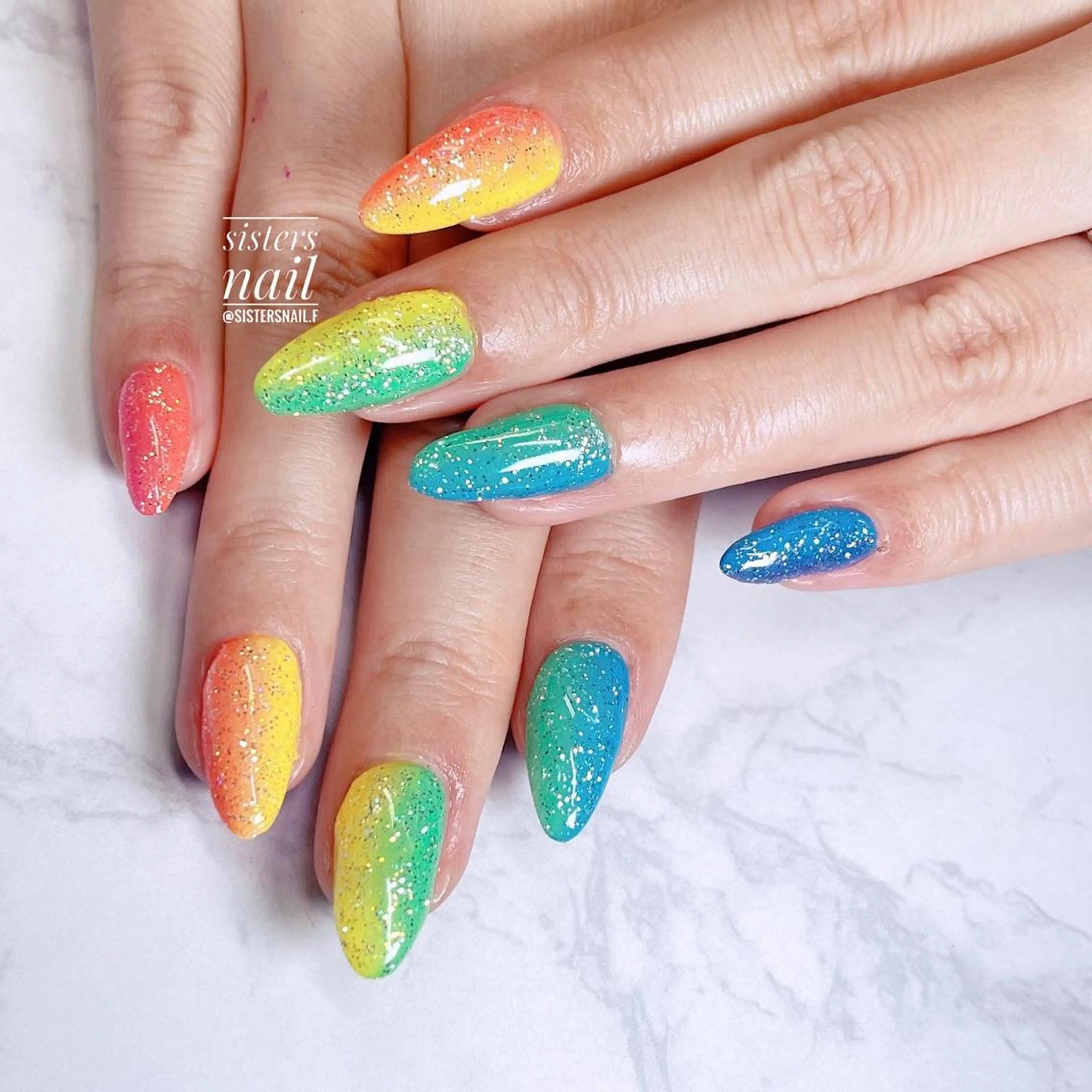 ネイル アートネイル グラデーション キラキラネイル ラメ(グリッター) ロングネイル sisters nail.fのネイルデザイン