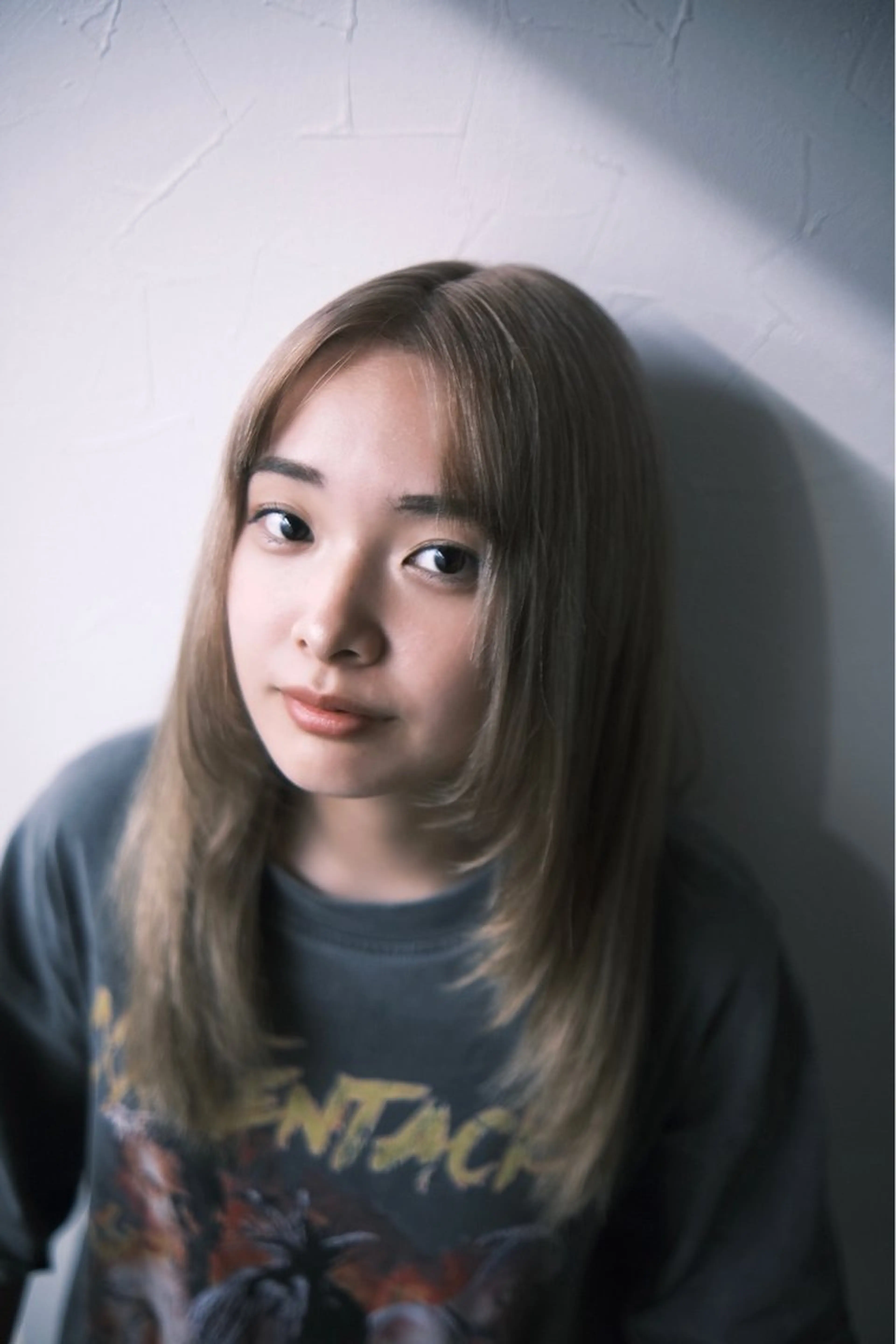 セミロング カラー ブリーチ デザインカラー ハイトーンカラー 似合わせカット ウルフカット 柘原 颯太のヘアスタイル