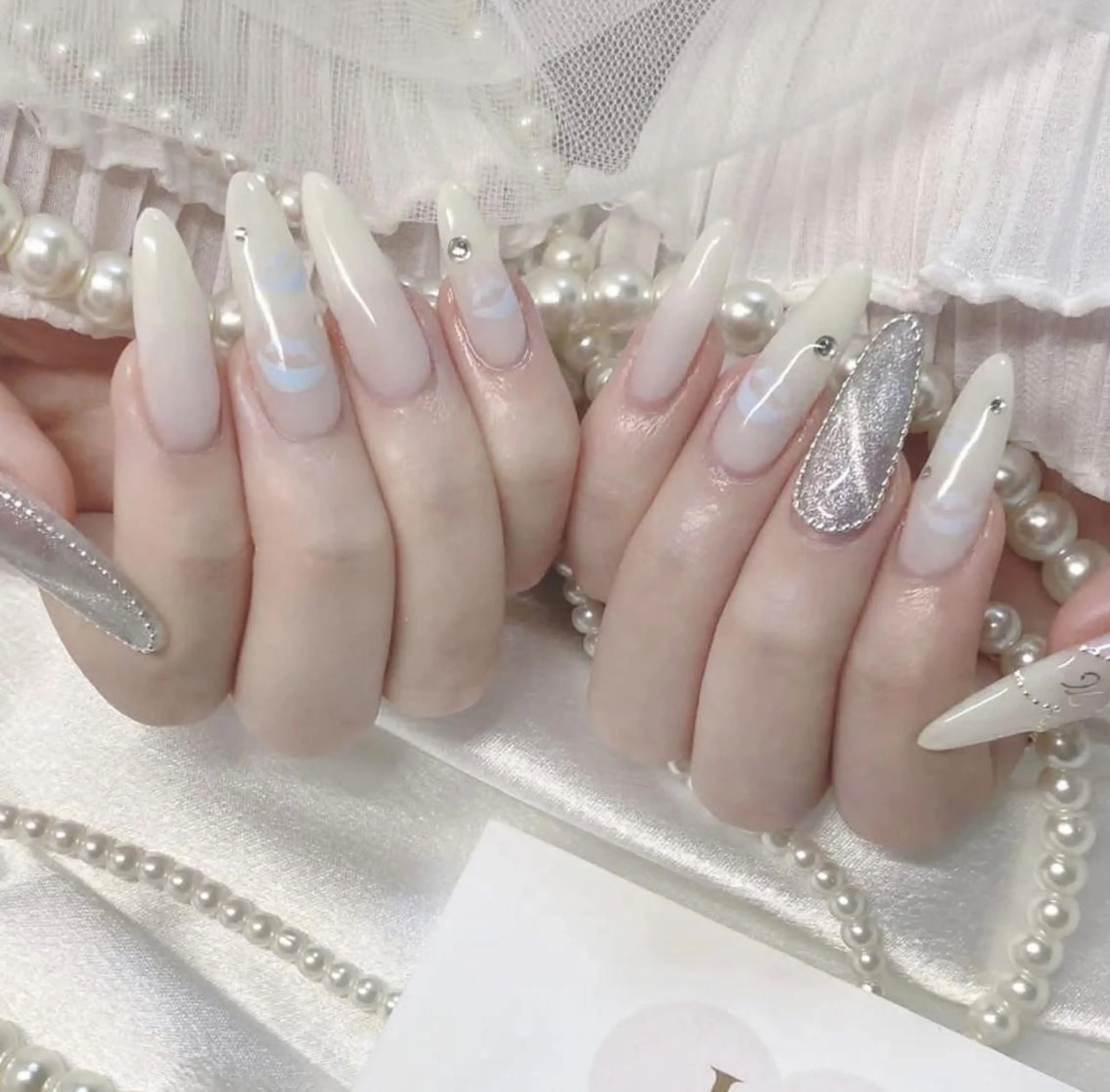 ネイル アートネイル 長さ出し ネイルチップ Queens ひなのネイルデザイン