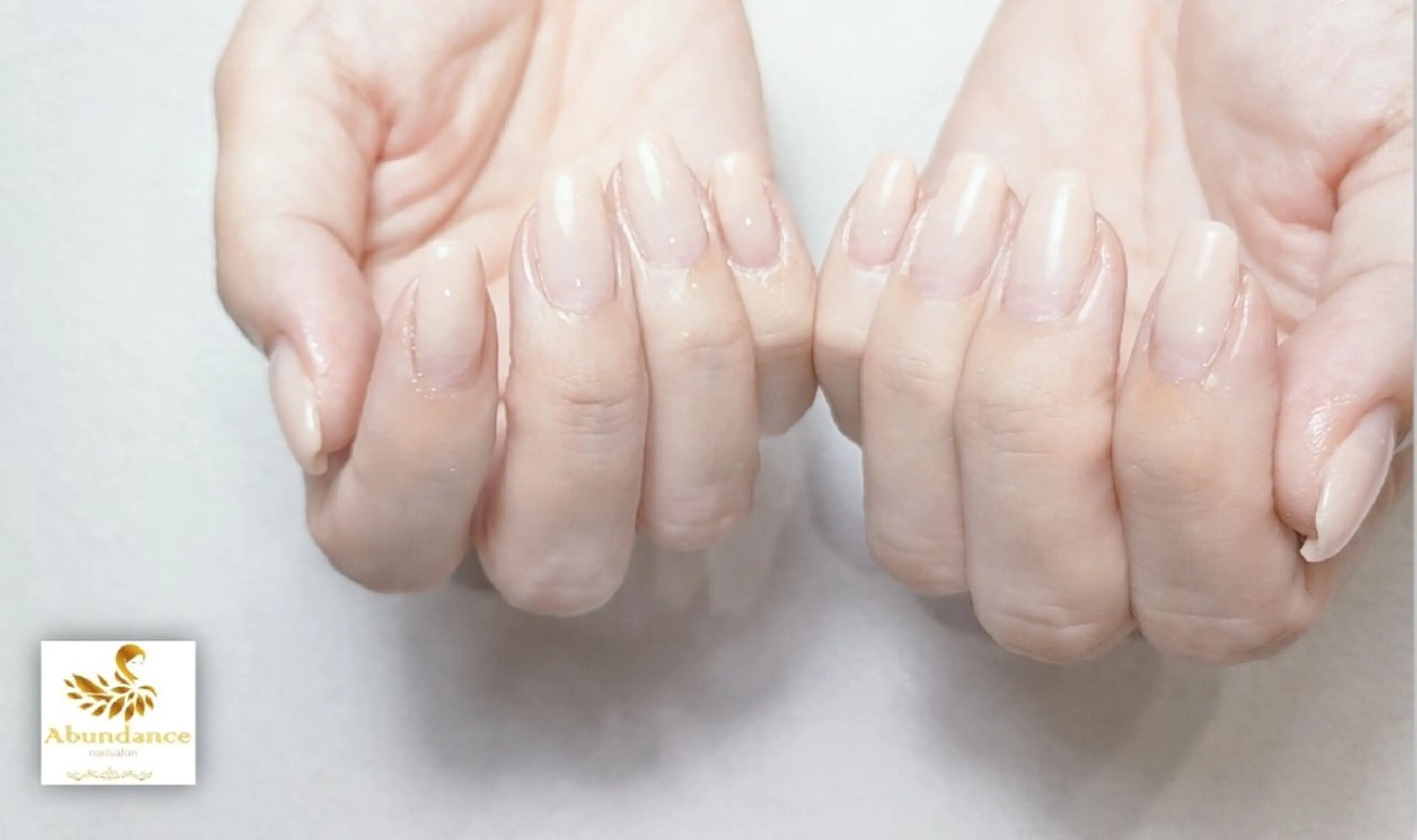 ミディアム ネイル オフィスネイル ハンドネイル 完全予約制個室サロン Abundancesのネイルデザイン