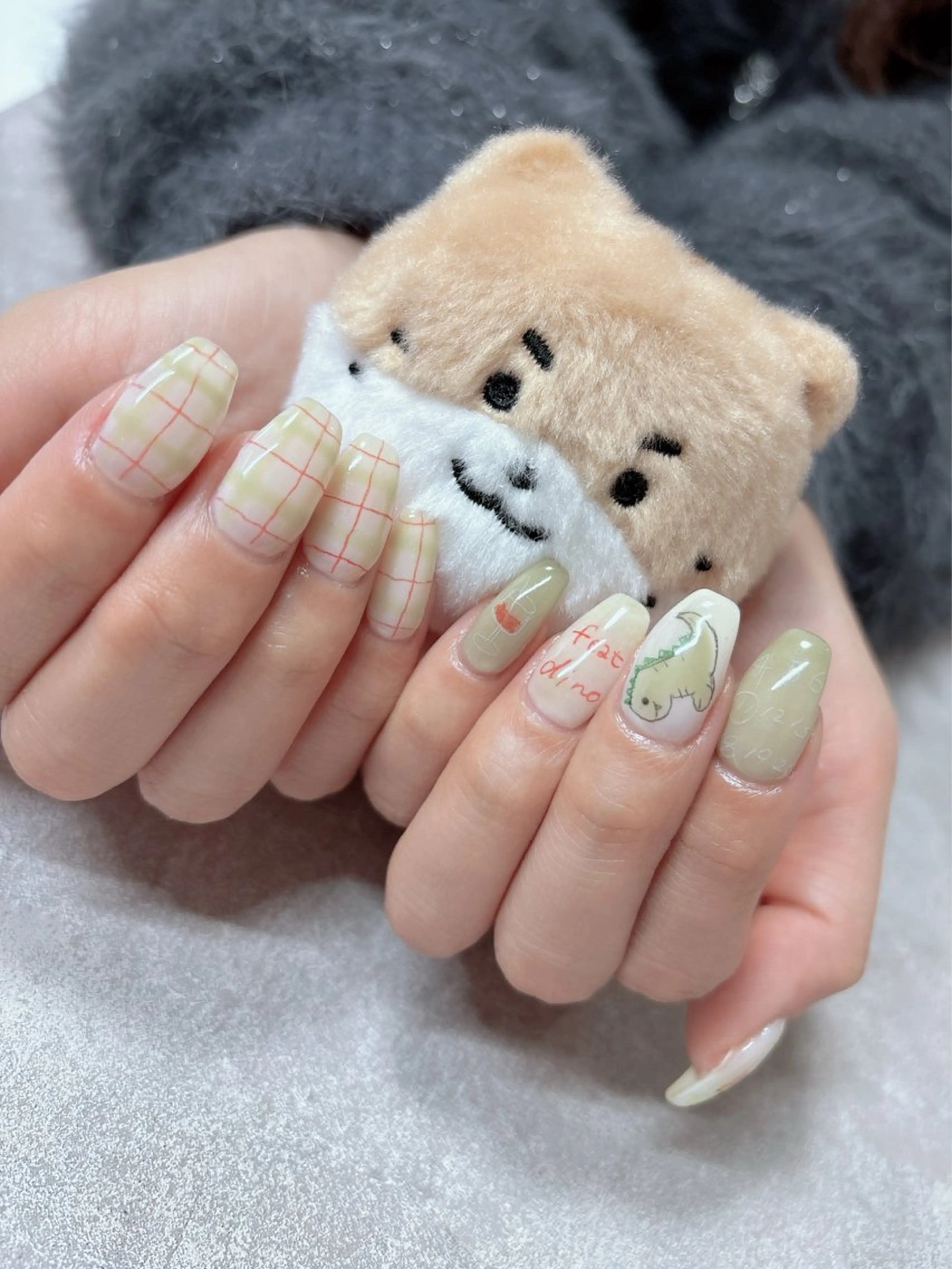 ネイル チークネイル 成人式 フラッシュネイル フットネイル フレンチネイル Mai🪽 ワンホン/ちゅるんのネイルデザイン