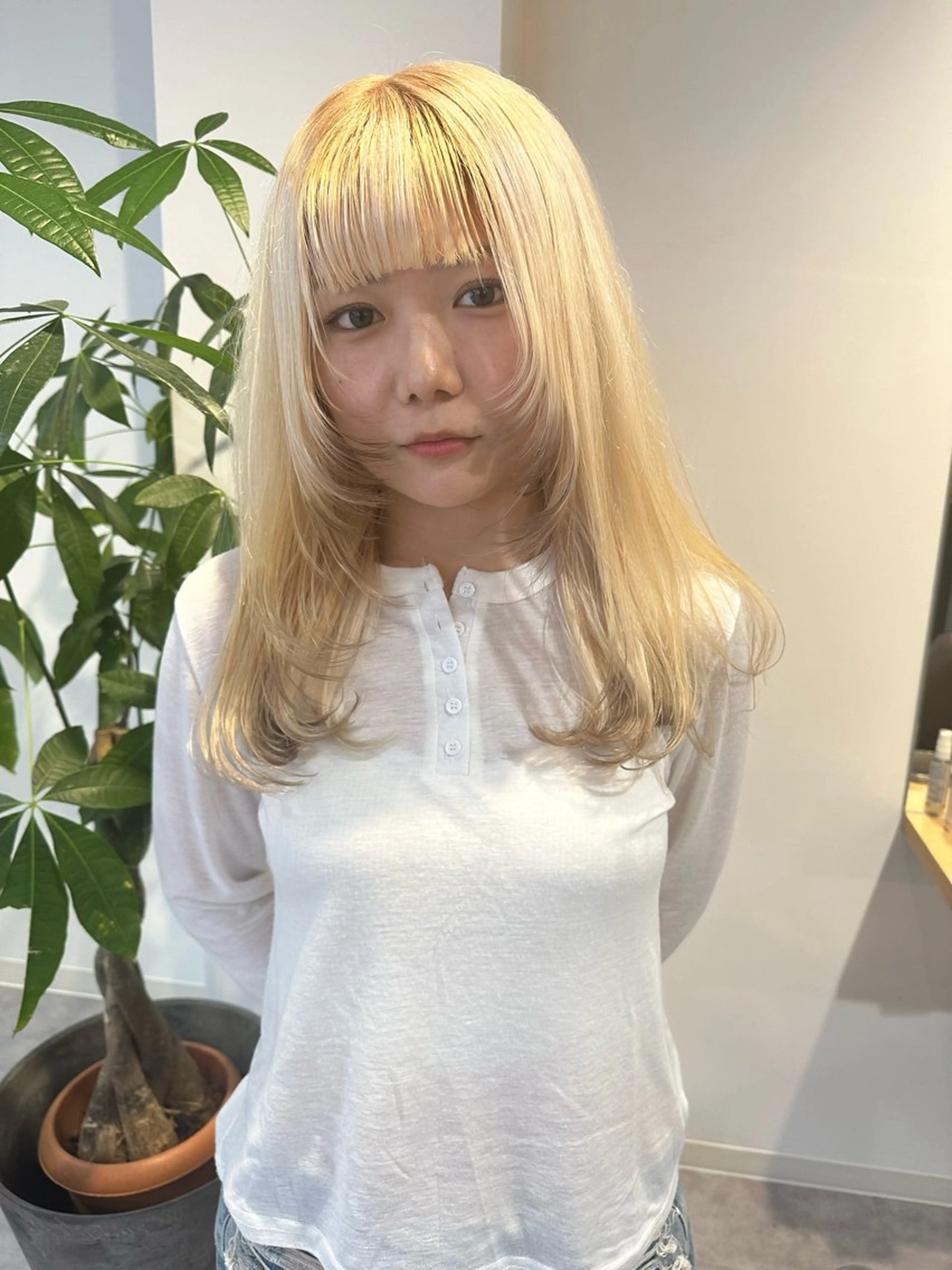 ミディアム カラー ブリーチ 抜きっぱなしブロンド ブロンド ケアブリーチ デザインカラー カット トリートメント レイヤー/ウルフ/ ハッシュカット/ダイのヘアスタイル