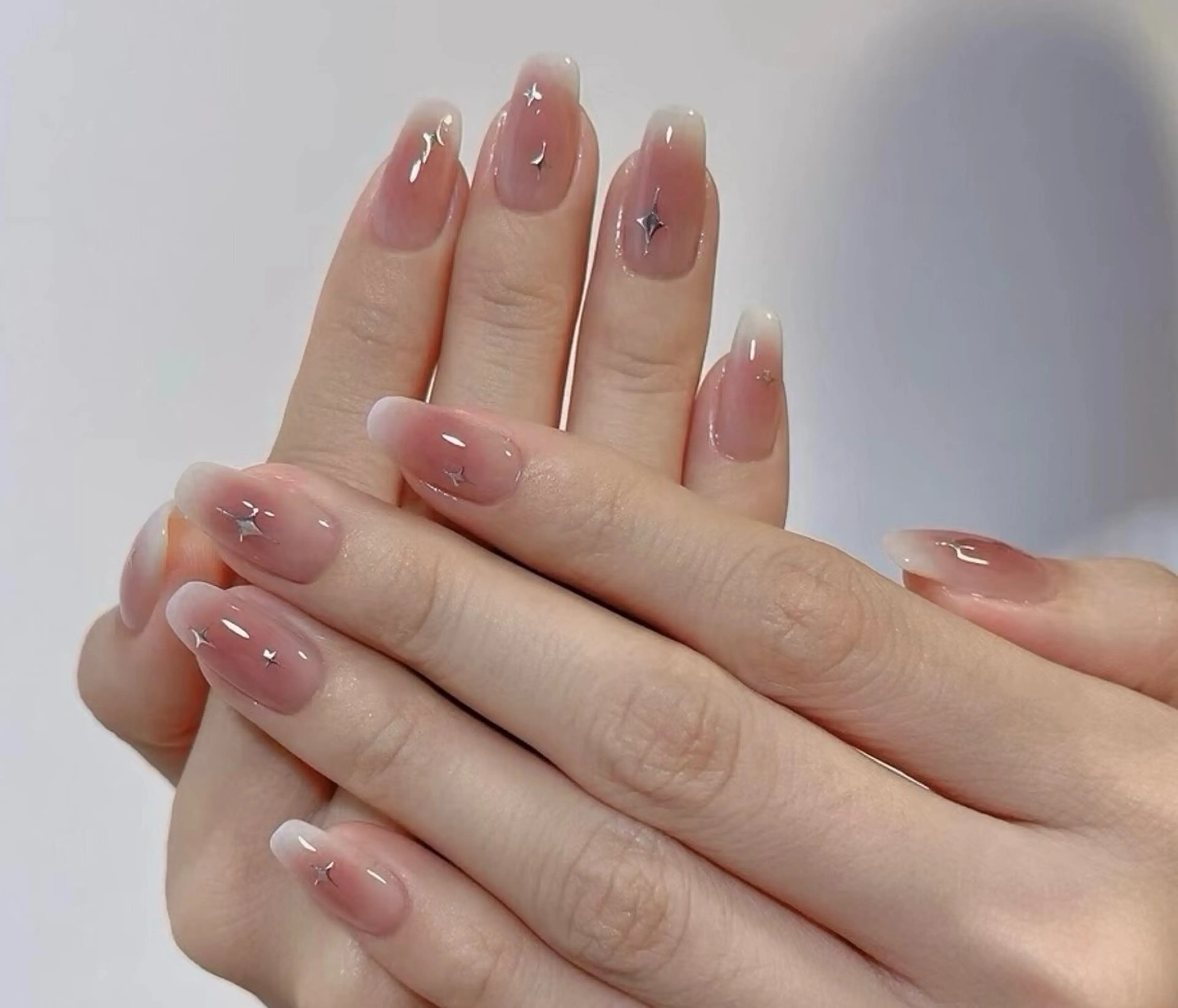 ネイル チークネイル 長さ出し フラワーネイル フレンチネイル ガーリー sun nail池袋 モデル募集のネイルデザイン