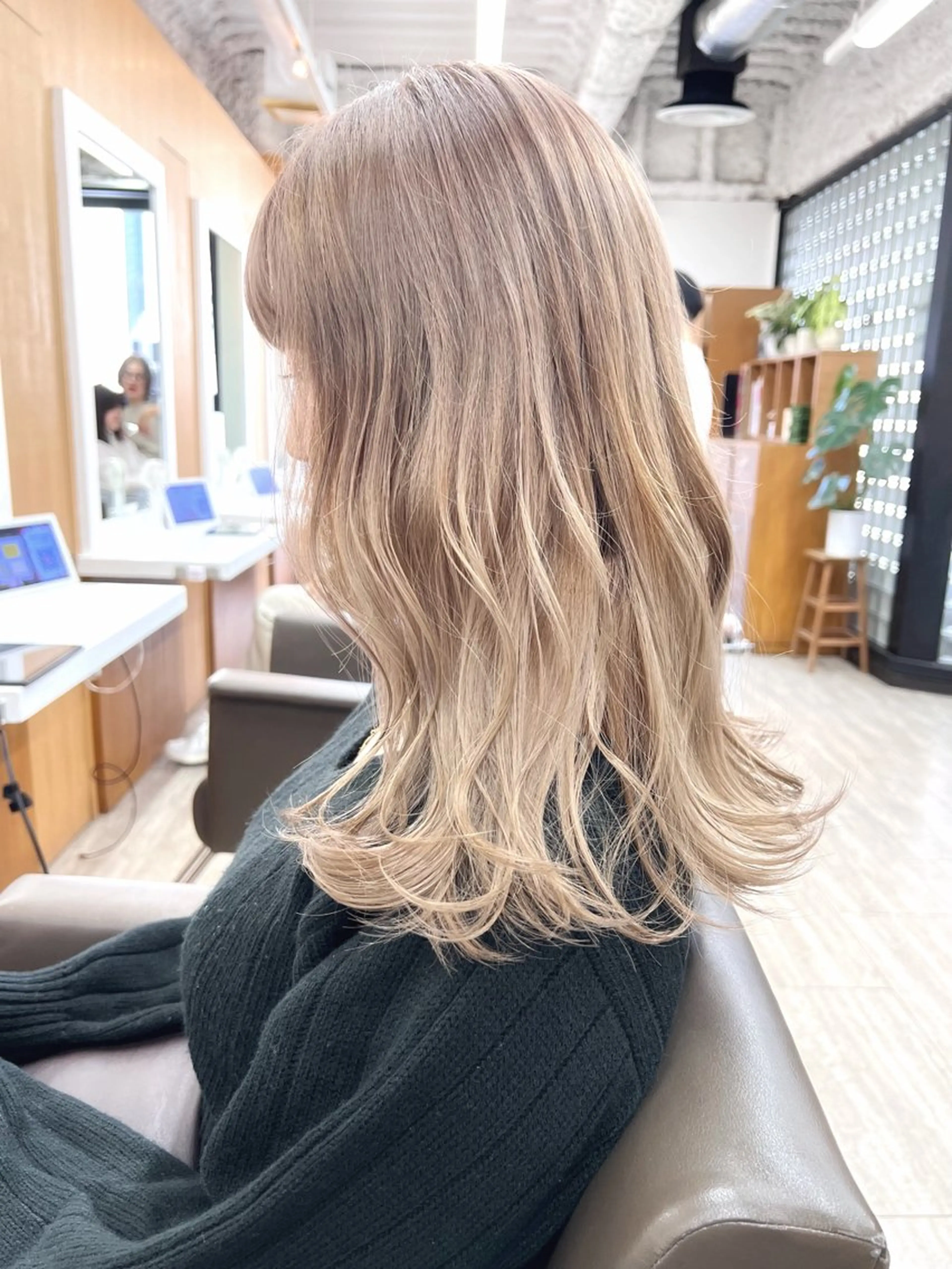 セミロング カラー 透明感カラー ゆうだいのヘアスタイル