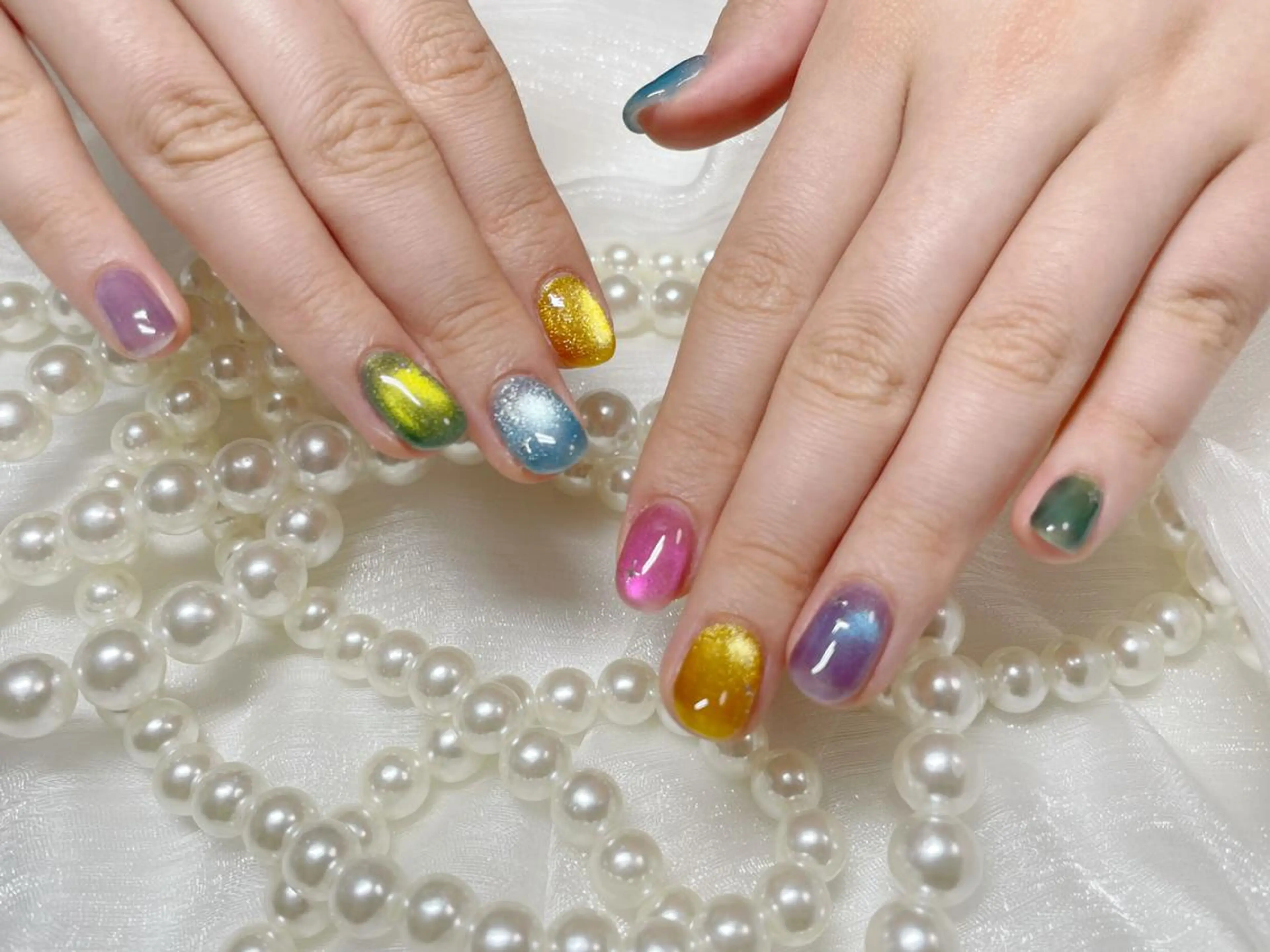 ネイル オーロラネイル 長さ出し フレンチネイル ガーリー キラキラネイル ハンドネイル Lucky nail salonのネイルデザイン