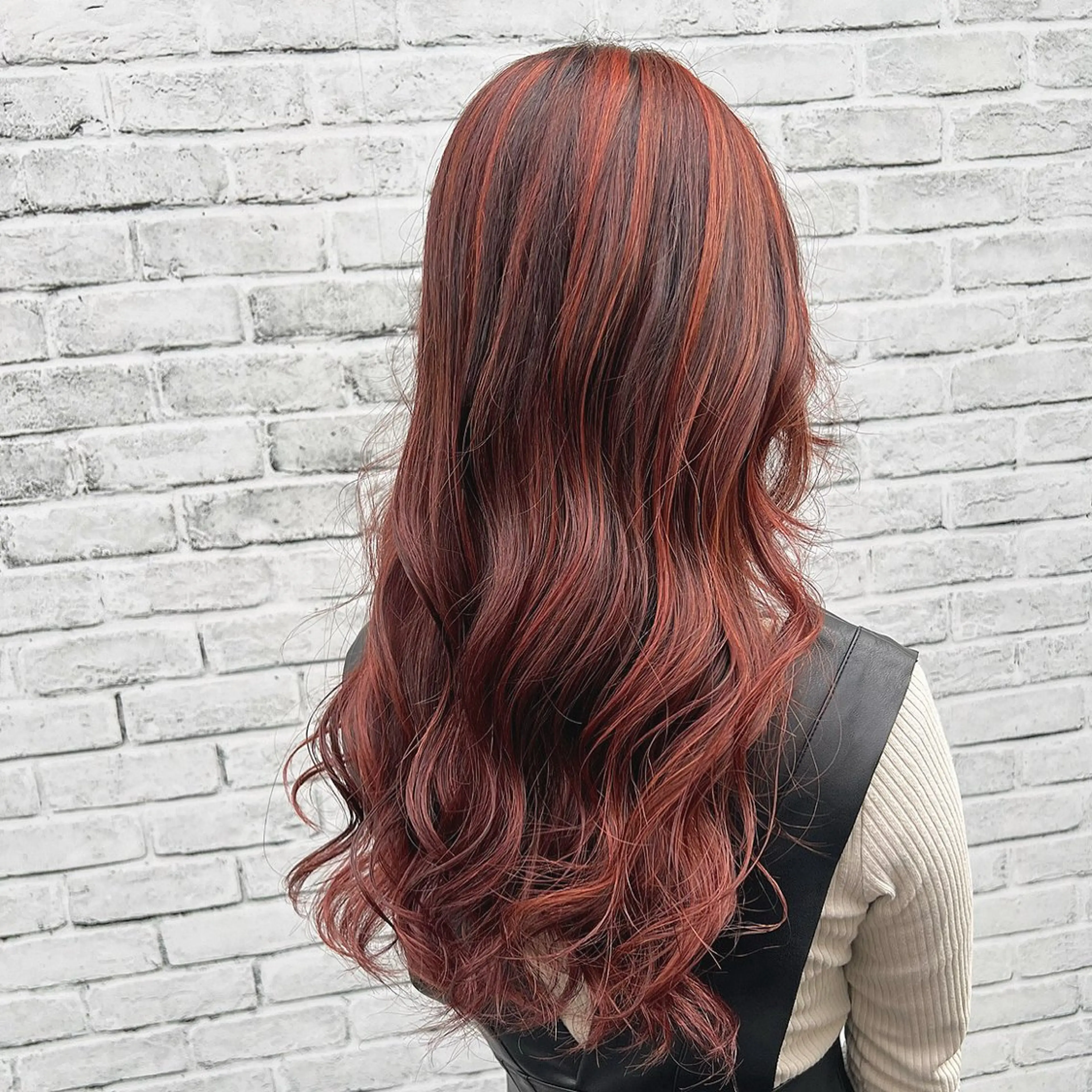 カラー 長尾菜々美🐰 ／ハイトーンカラーのヘアスタイル