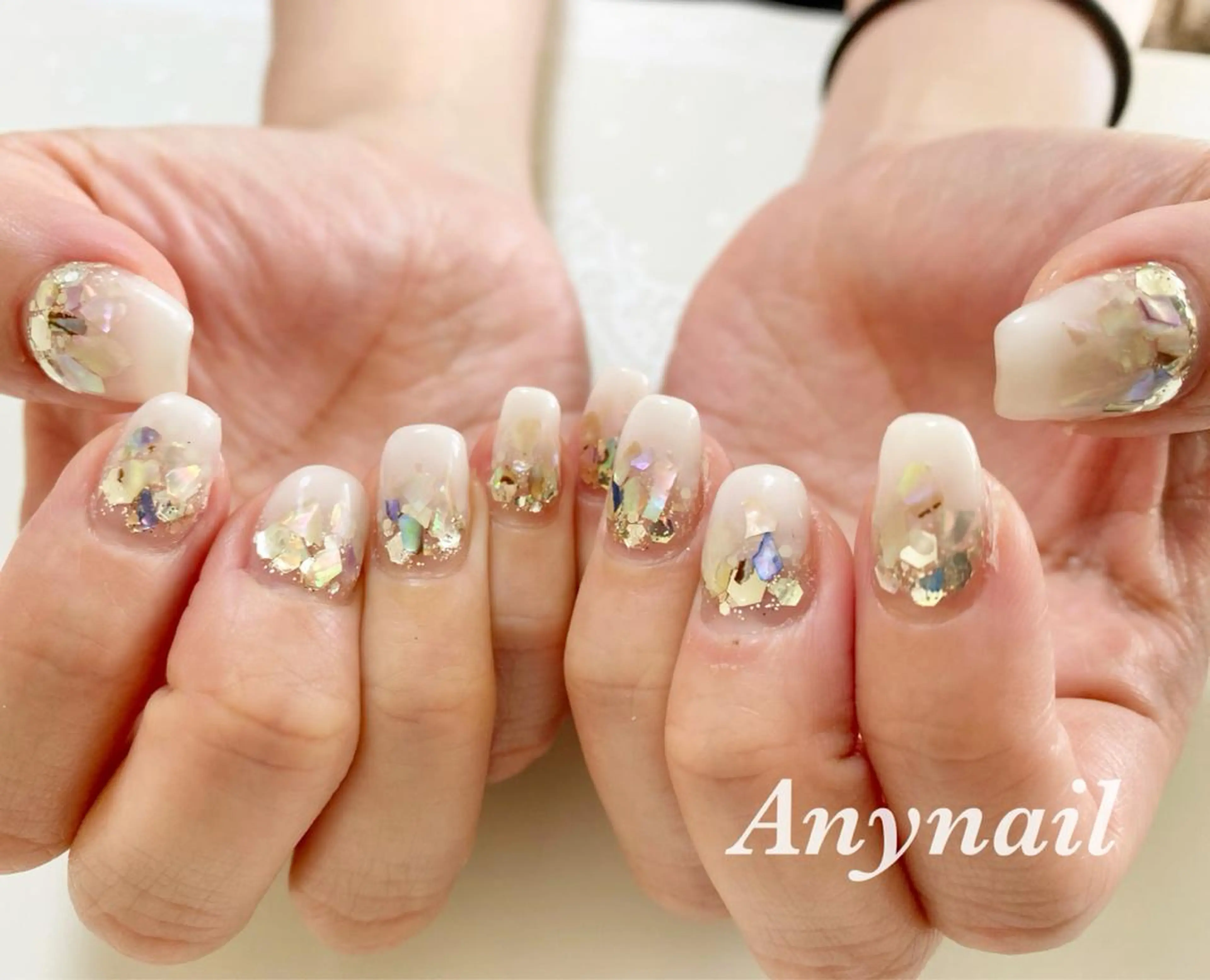 ネイル ブルー ゴールド グラデーション ホログラムネイル ラメ(グリッター) ハンドネイル 岩澤 恵子のネイルデザイン
