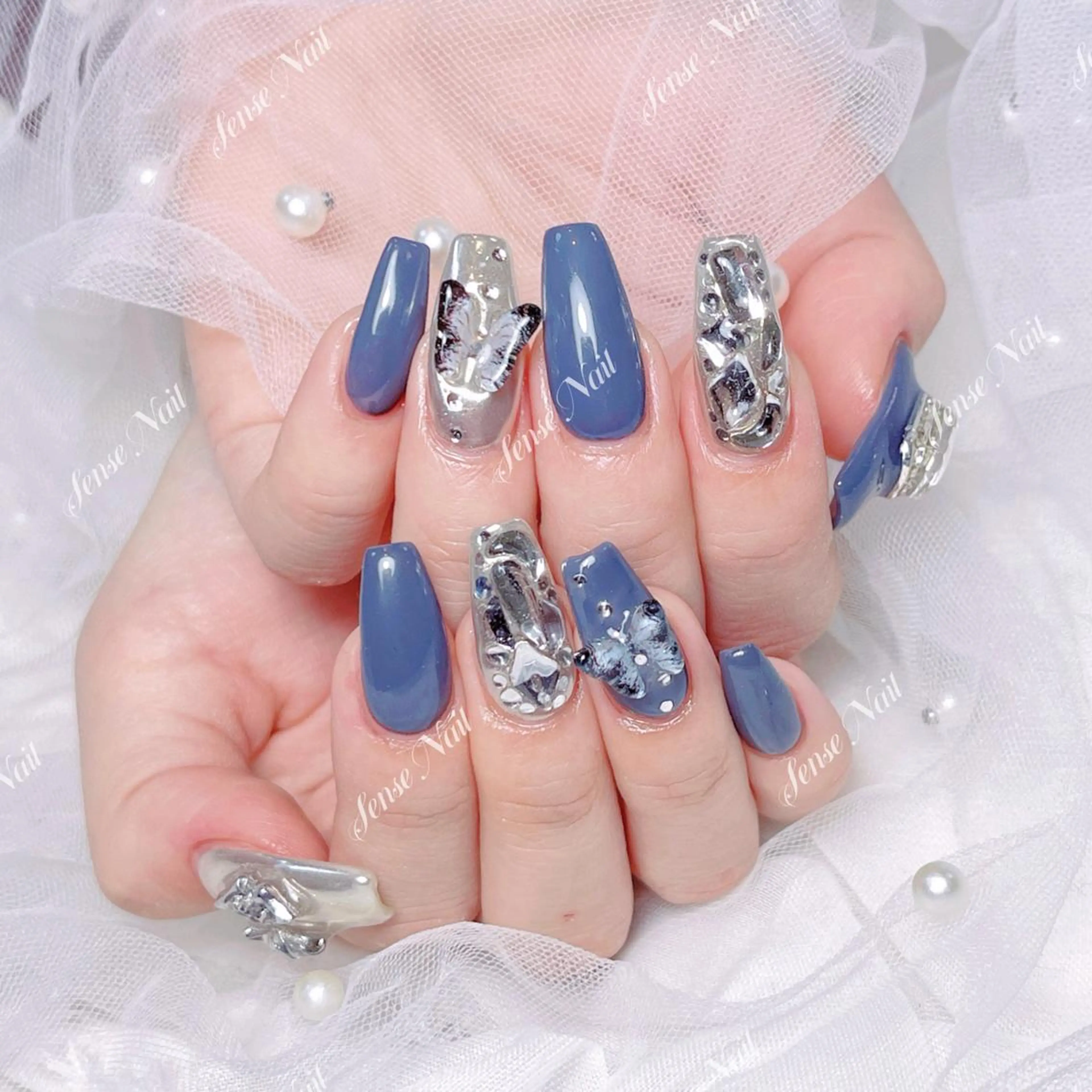 ネイル Queening 🦋のネイルデザイン