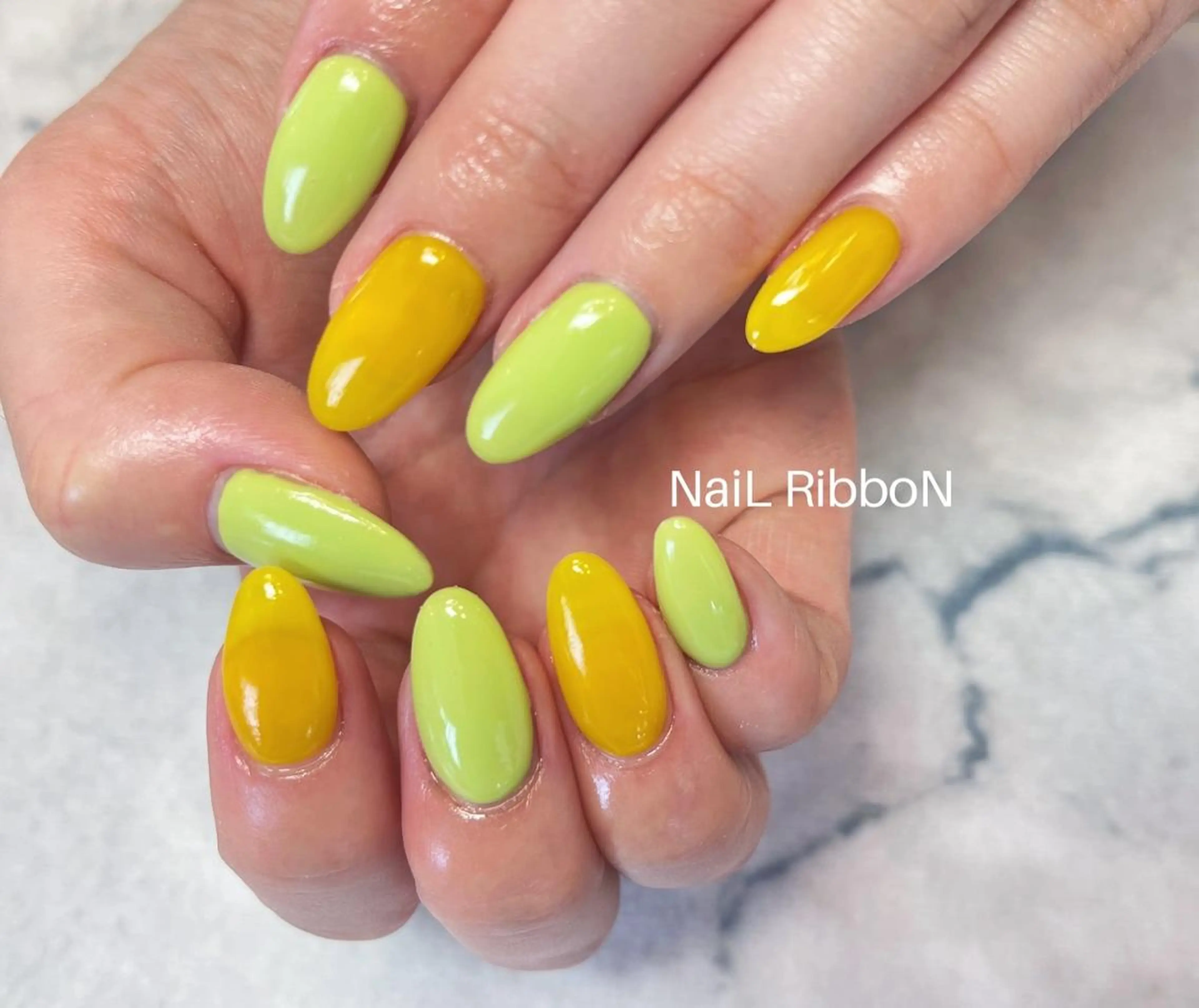 ネイル ネイルリボン 受付スタッフのネイルデザイン