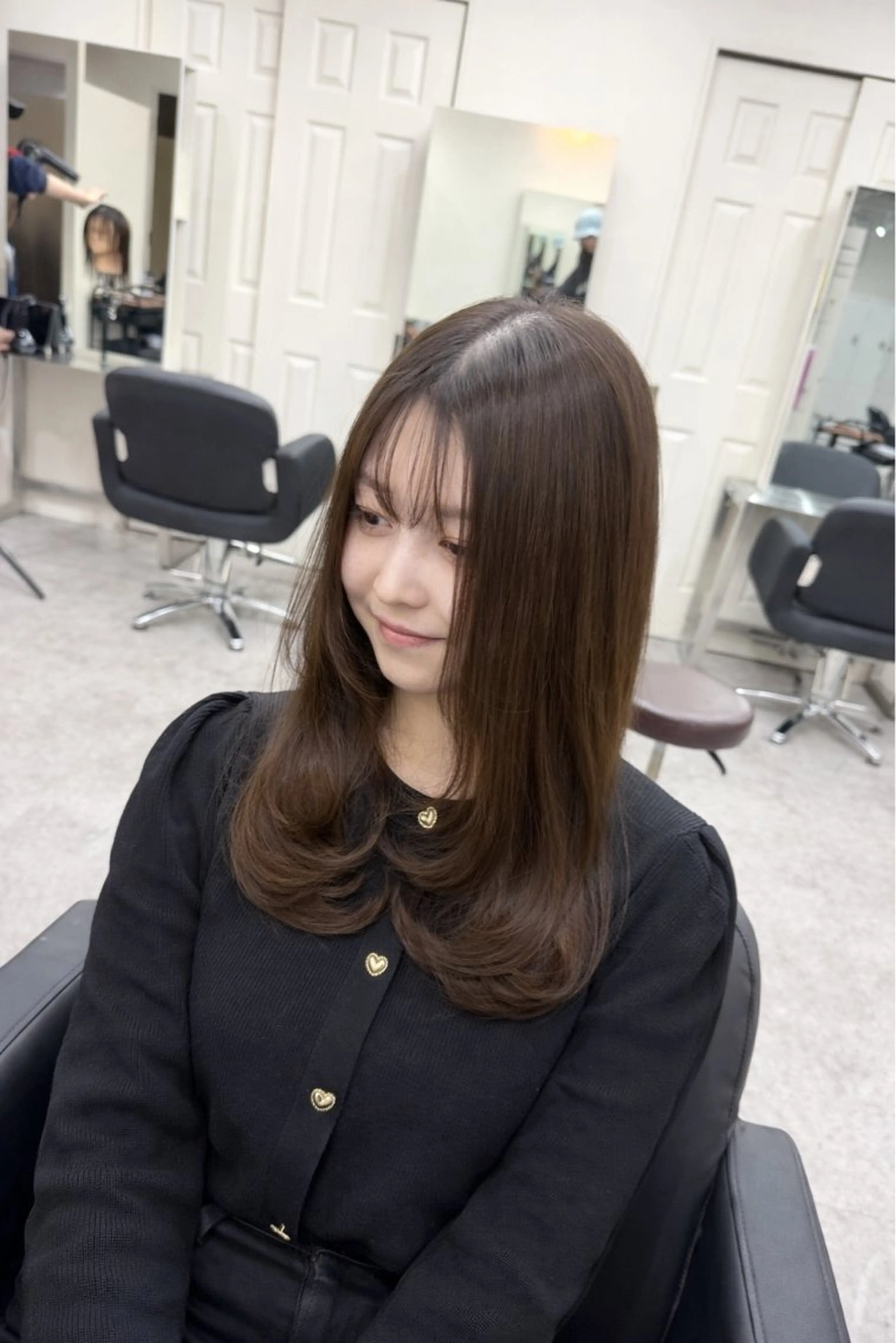 ミディアム カット ヘアカラー トリートメント 🫧とぅるん艶髪🫧 透明感カラー×猿渡のヘアスタイル