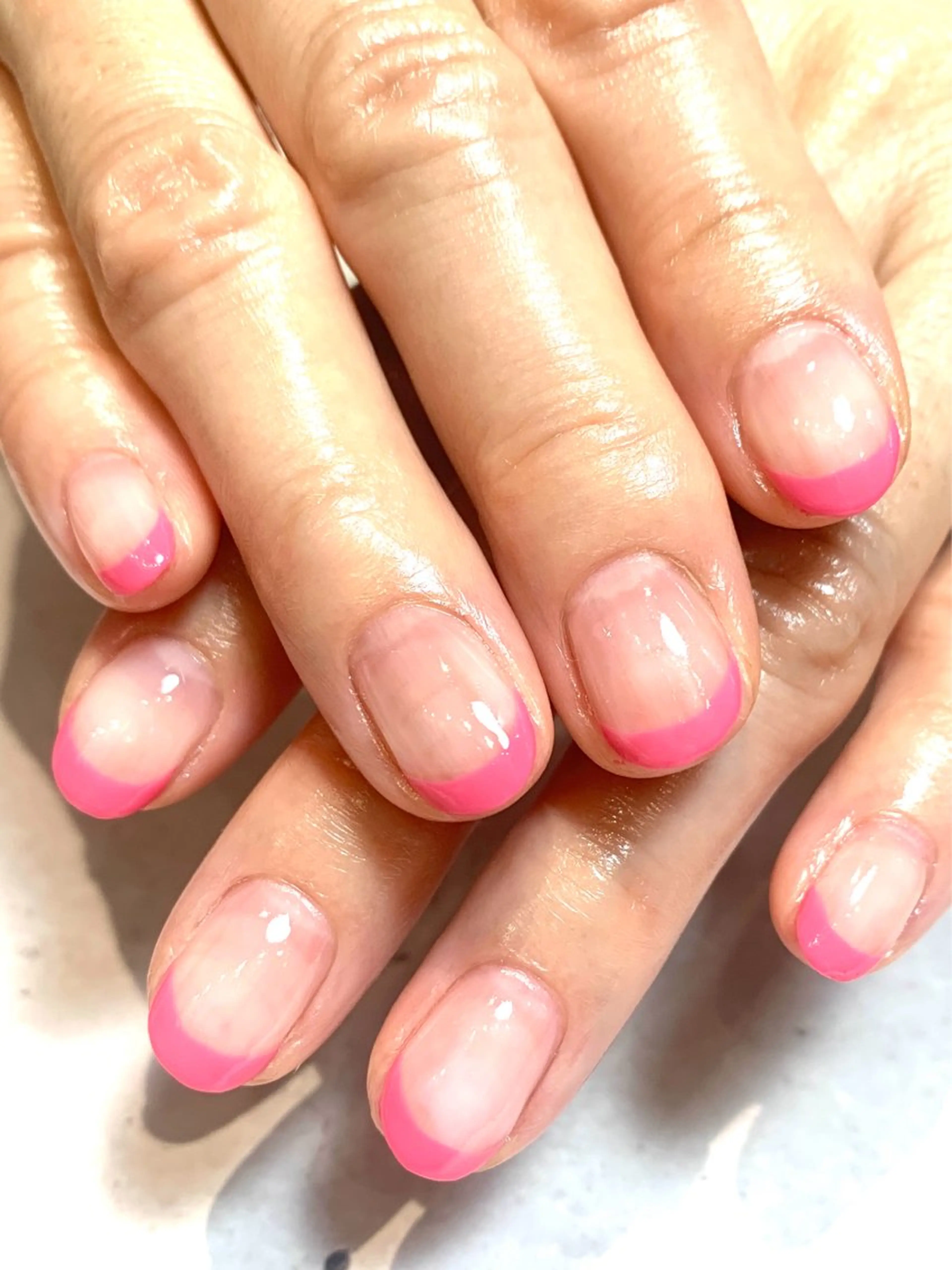 王道フレンチネイル💅カラー追加は+550円/ラメライン、ベースカラー追加は1色+1100です🌈の写真