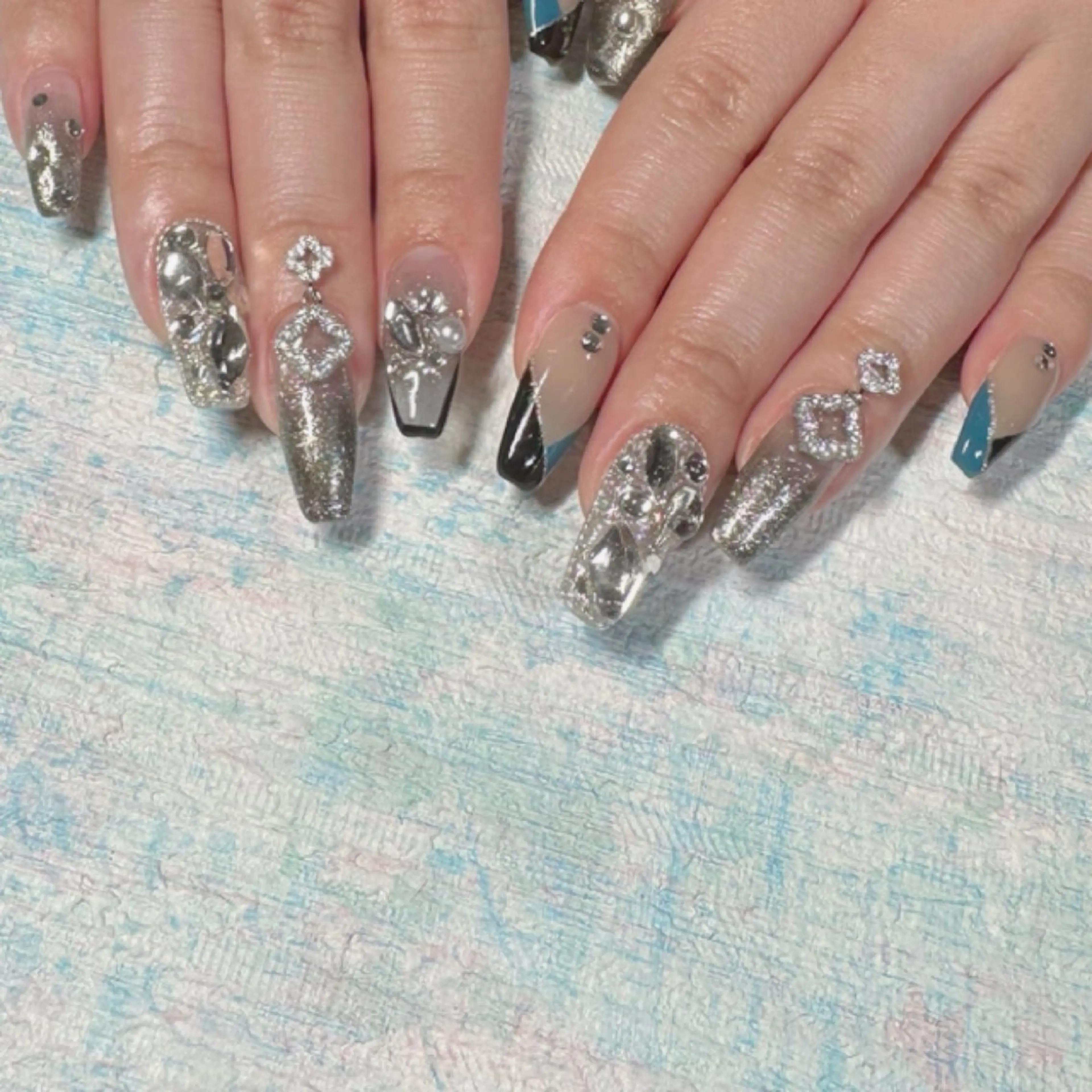 ネイル 成人式 ハンドネイル あなたの日常へ➕α♪ しろくま nailのネイルデザイン