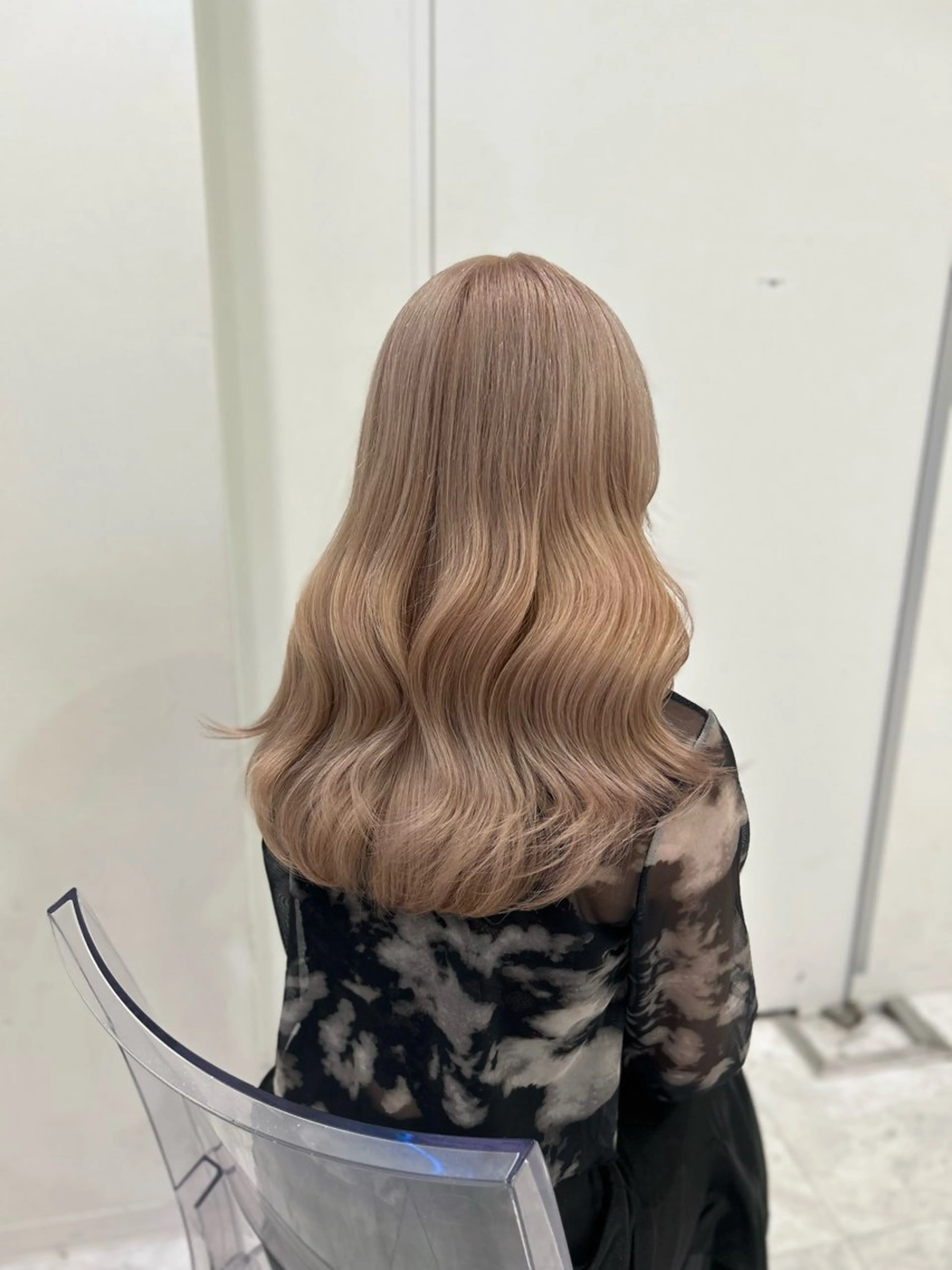 ロング カラー モテ髪ハイトーン🫧 serina🎀池袋のヘアスタイル