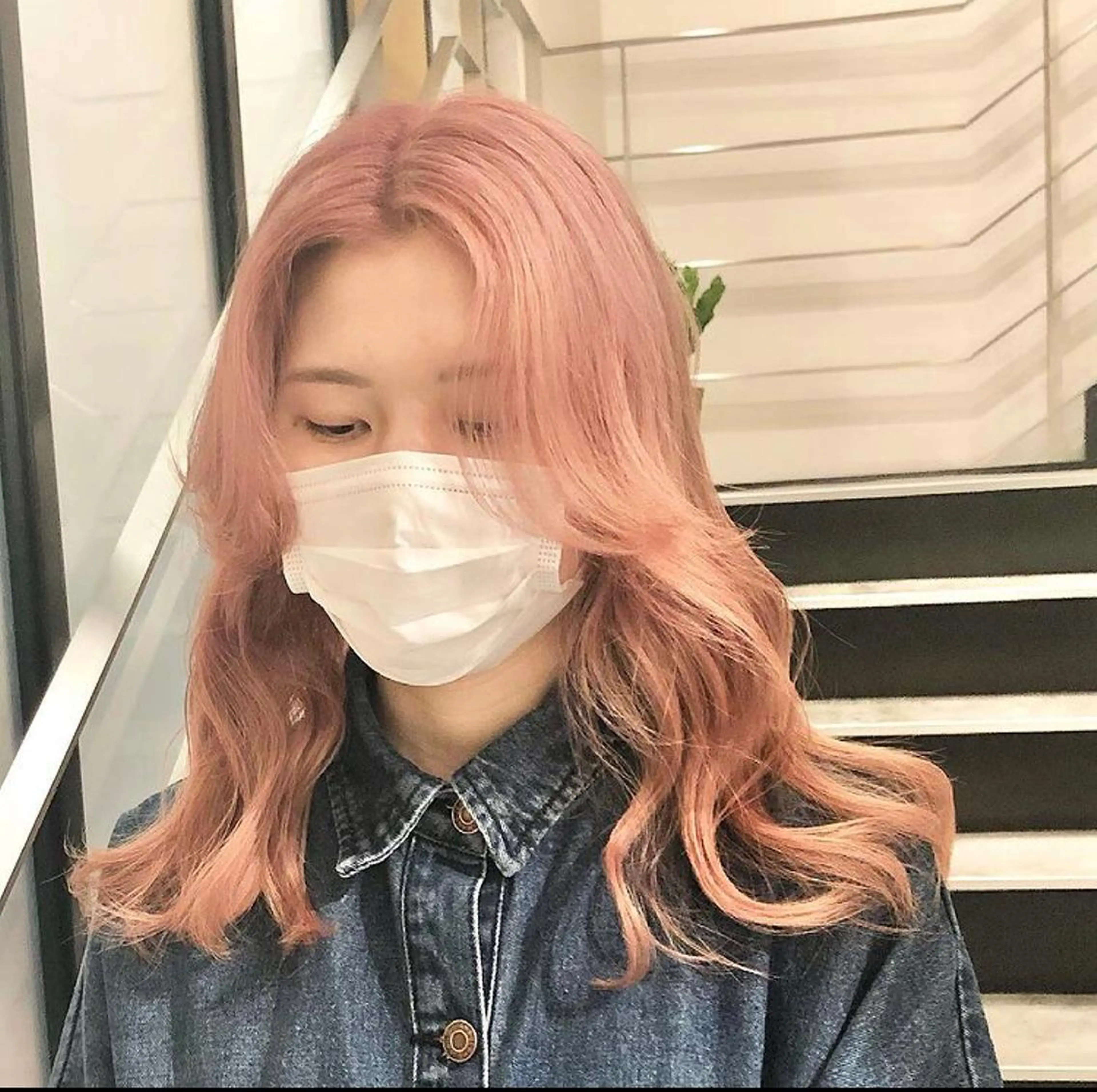 セミロング カラー パーマ ヘアアレンジ メンズ キッズ メンズハイトーン ベージュカラー ハイトーンカラー ピンクカラー ピンクベージュ カット ヘアカラー トリートメント stylist 🌸 kana.のヘアスタイル