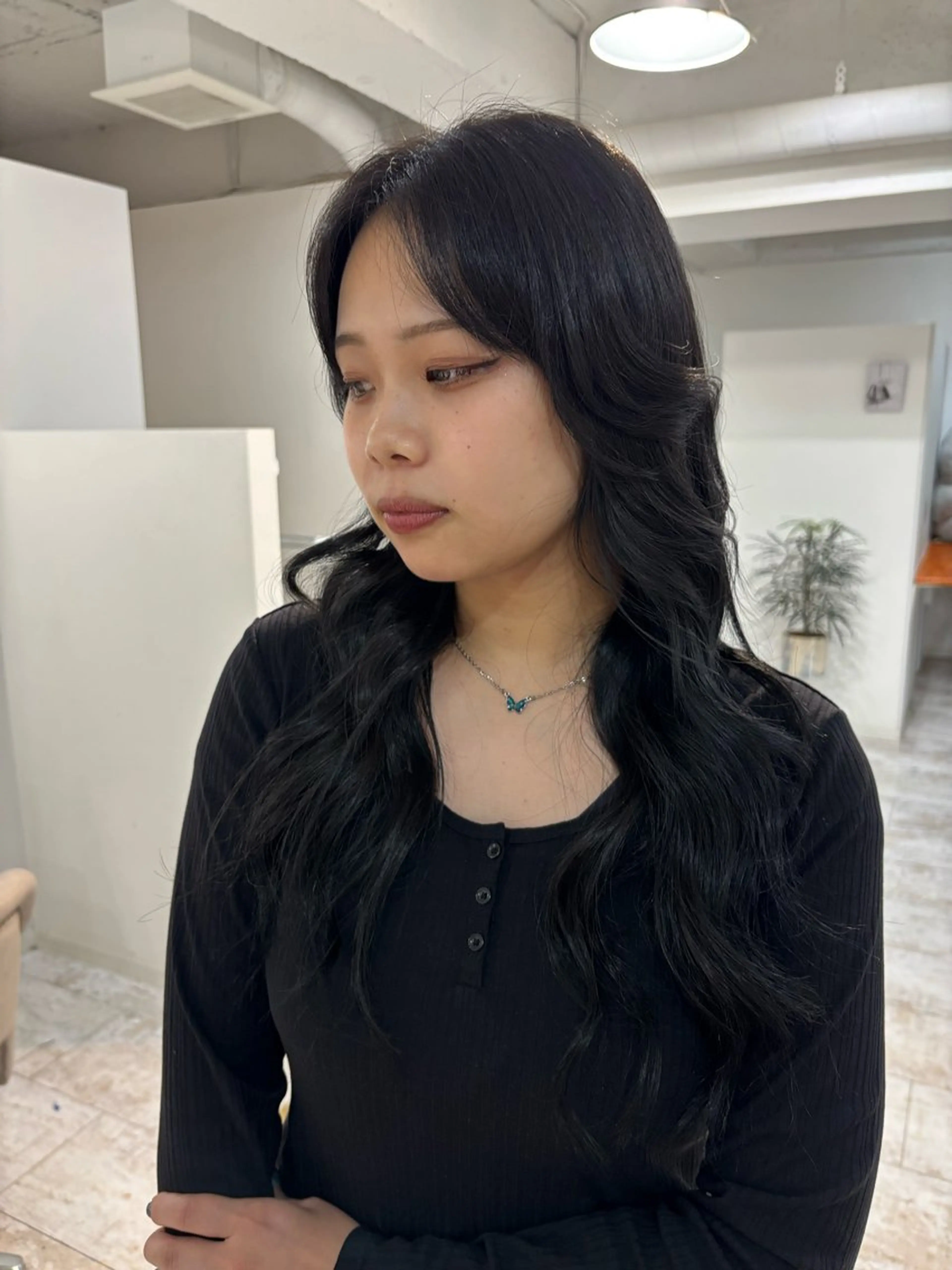 ロング カラー 黒髪 ブルーカラー ブルーブラック piLLon mayuのヘアスタイル