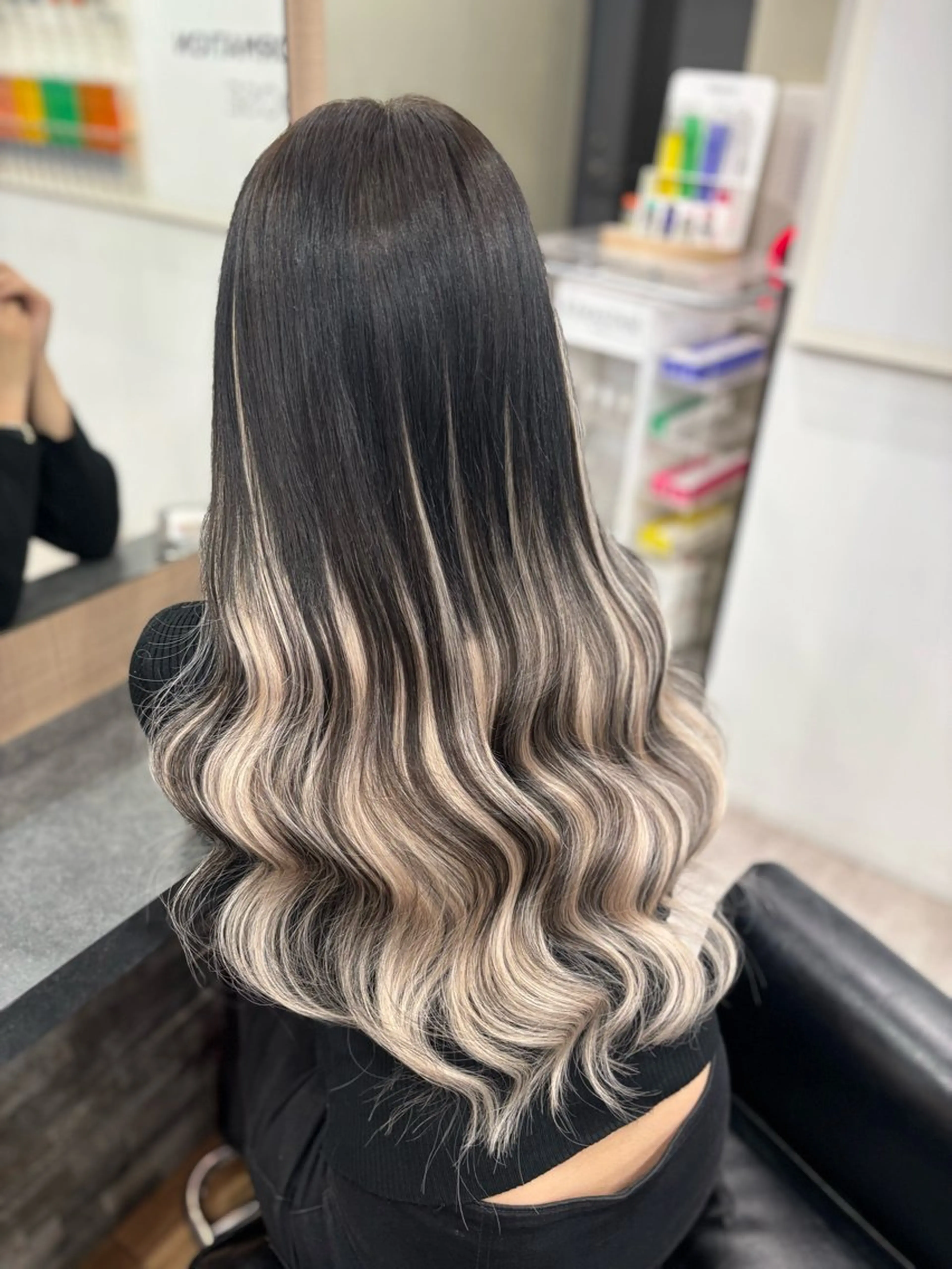 ロング カラー アッシュ アッシュブラック バレイヤージュ 黒髪 ブリーチ ヘアカラー エクステ 横浜/エクステ特化× 艶カラー/あいかのヘアスタイル