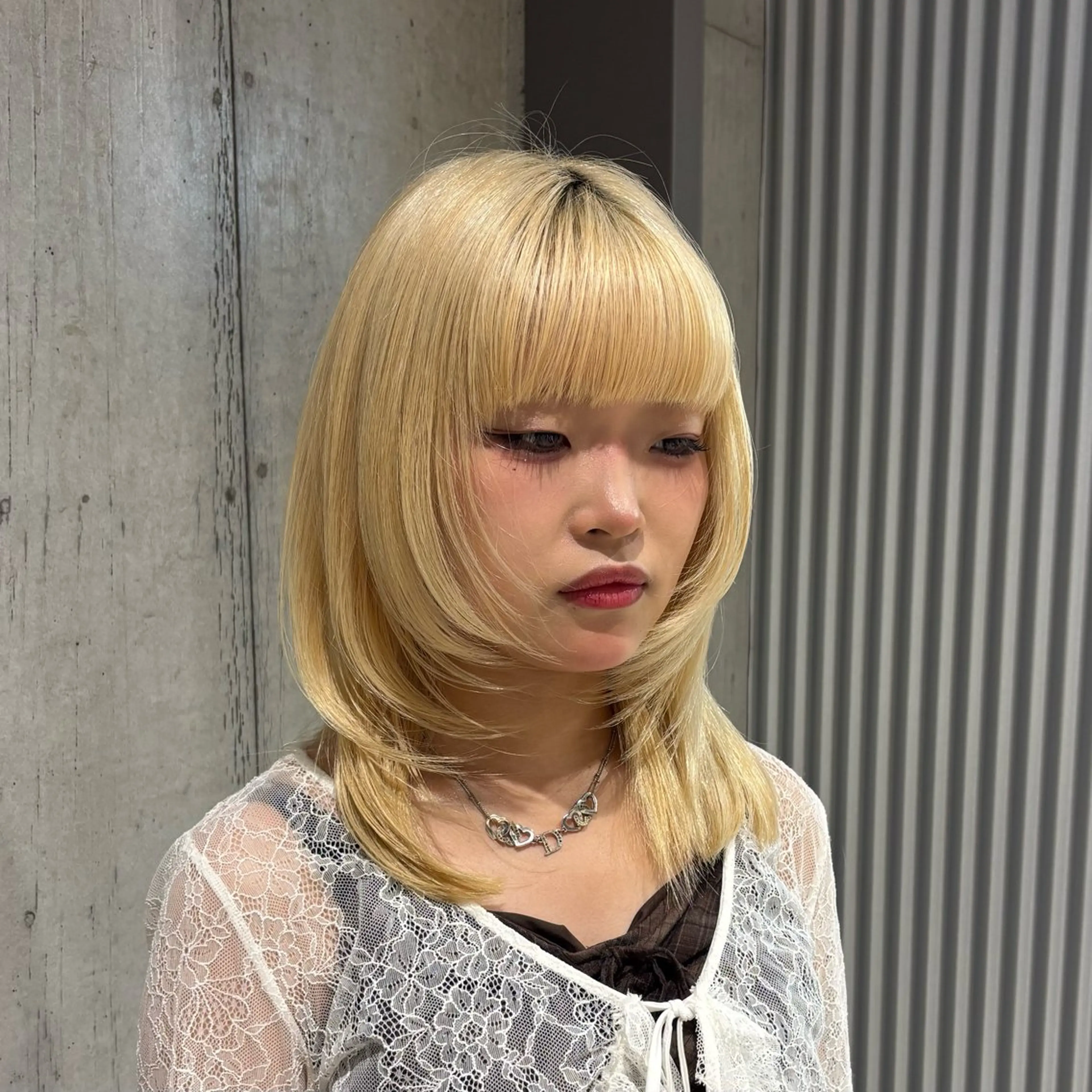 ミディアム ツヤ髪ハイトーン ×レイヤー🌝ﾘｵのヘアスタイル