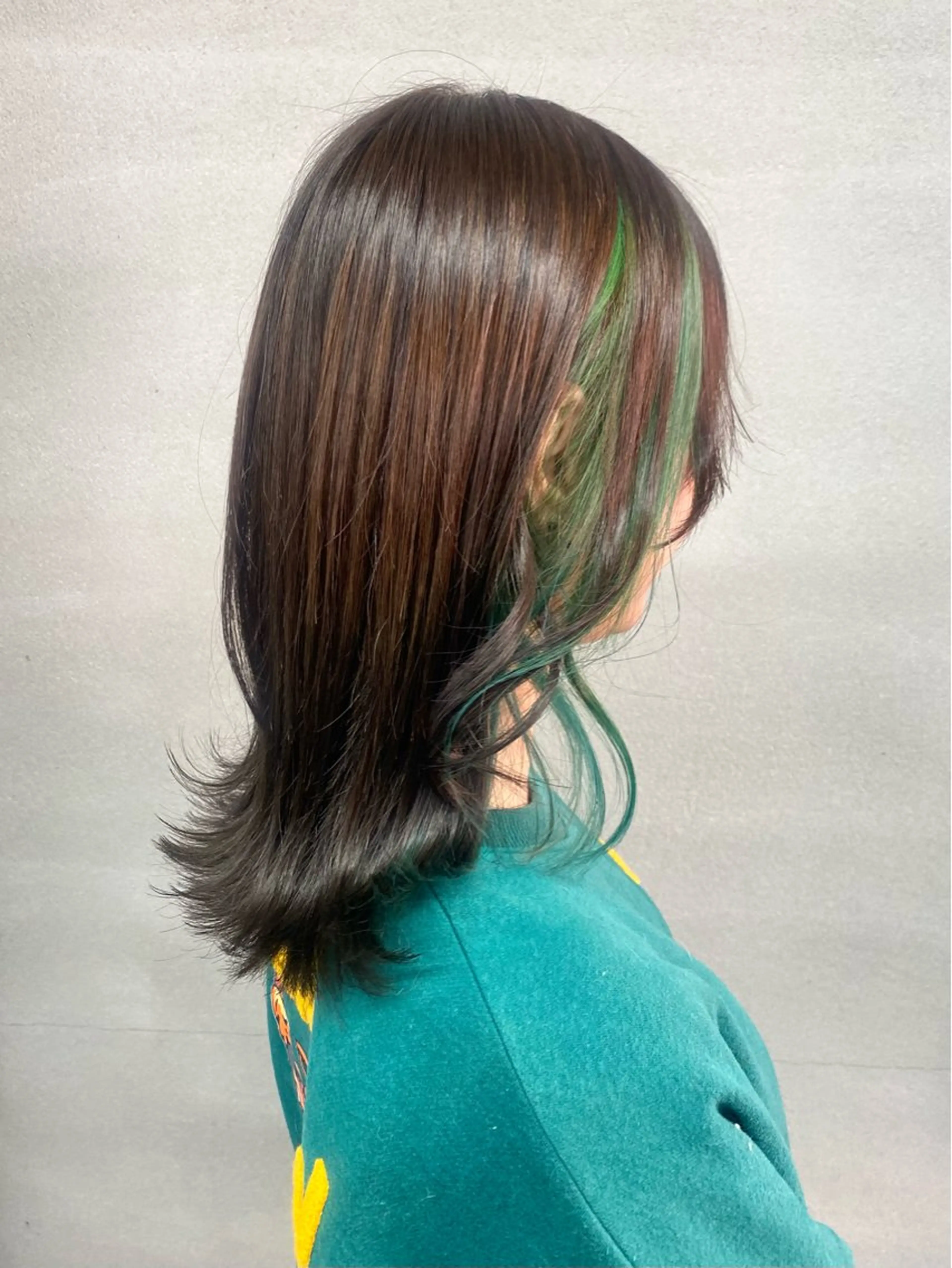 セミロング カラー ブリーチ デザインカラー イヤリングカラー インナーカラー ボブ カット ヘアカラー 柏 デザインカラー/ レイヤー🐣シオリのヘアスタイル