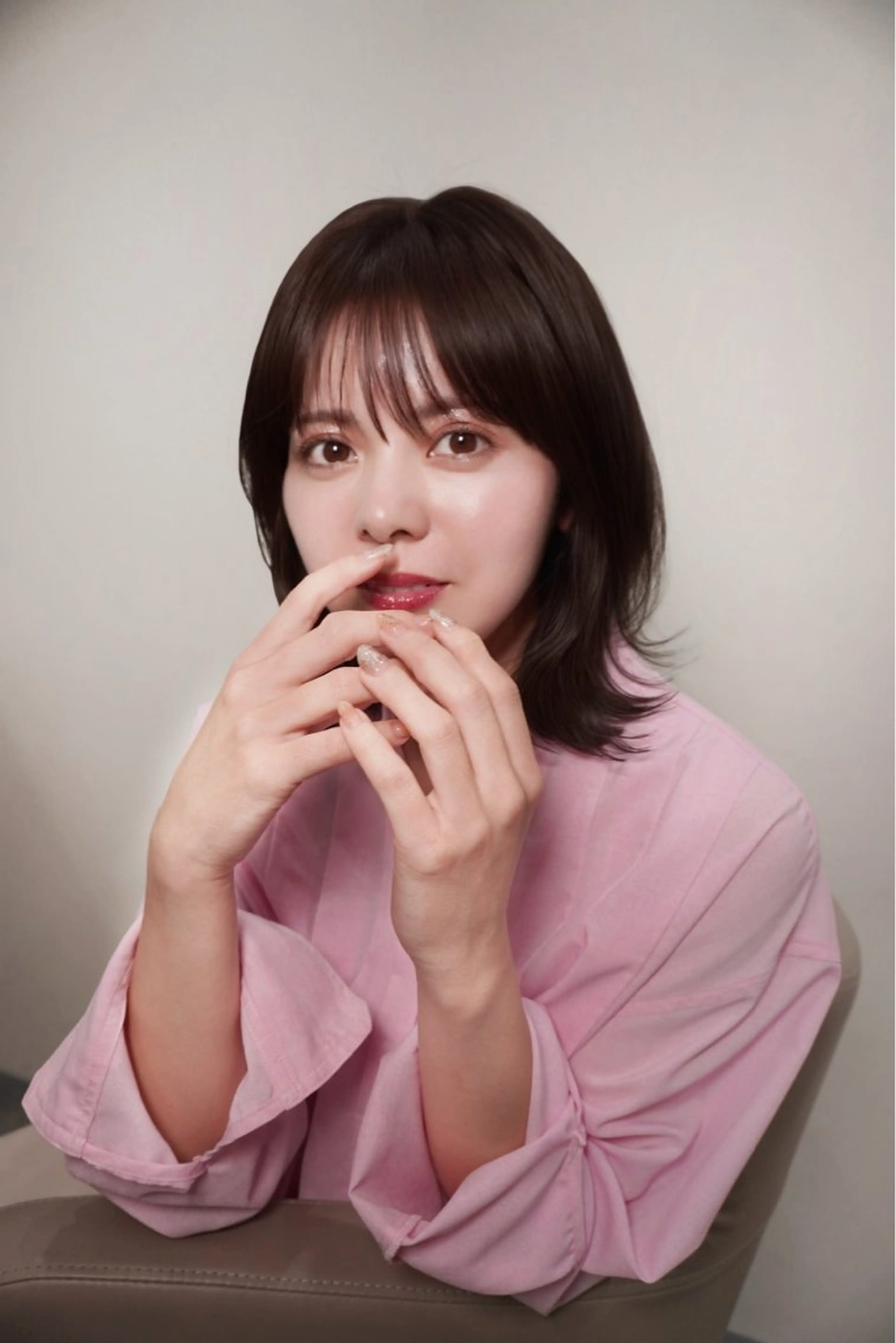 ミディアム コテ巻き/パーマ/艶 透明感/荻原凜太郎のヘアスタイル