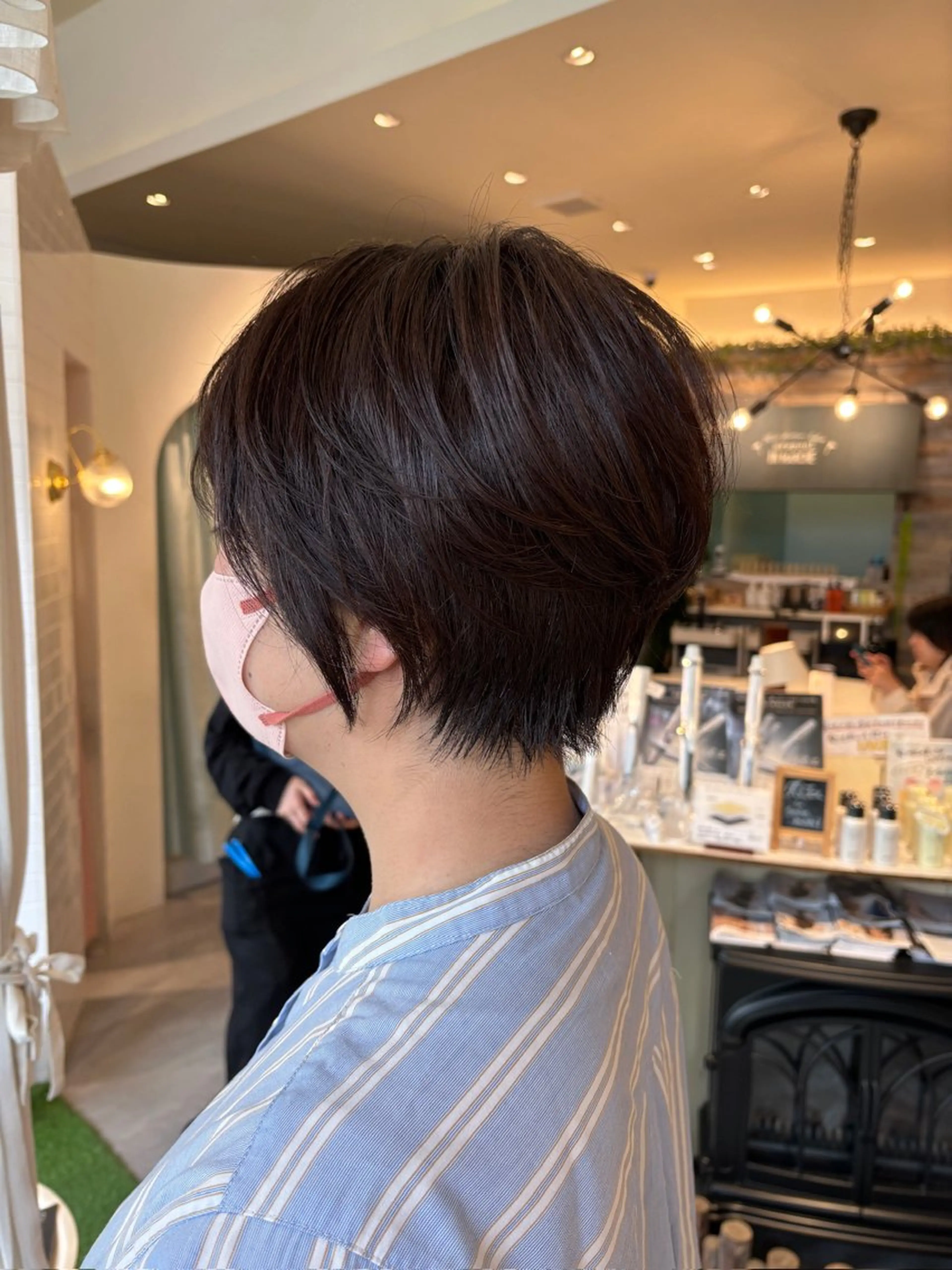 ショート レイヤーカット✨ 艶髪藤野のヘアスタイル