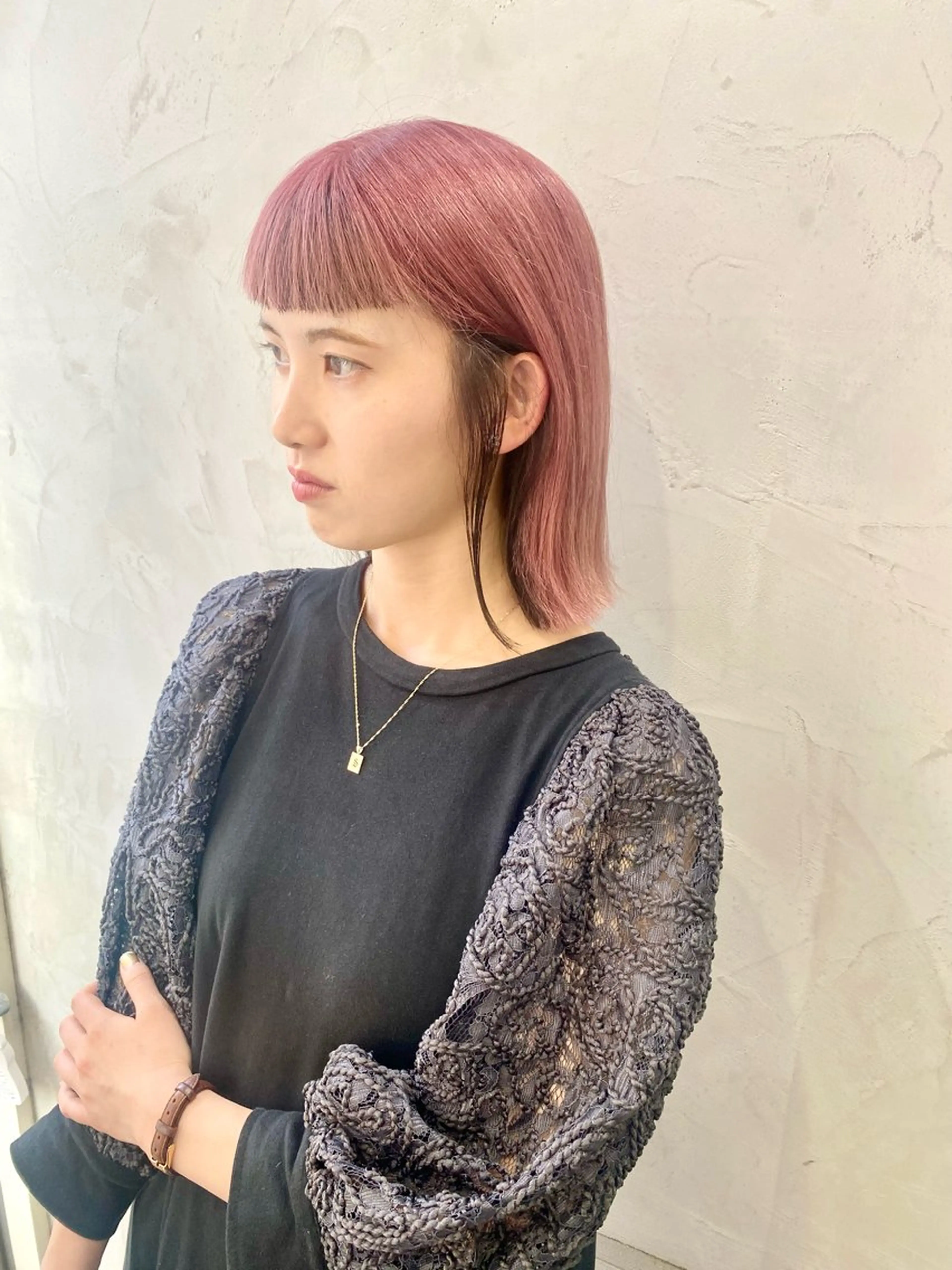ショート カラー 黒髪 ピンクカラー カット ヘアカラー トリートメント 佐伯 鼓乃美のヘアスタイル