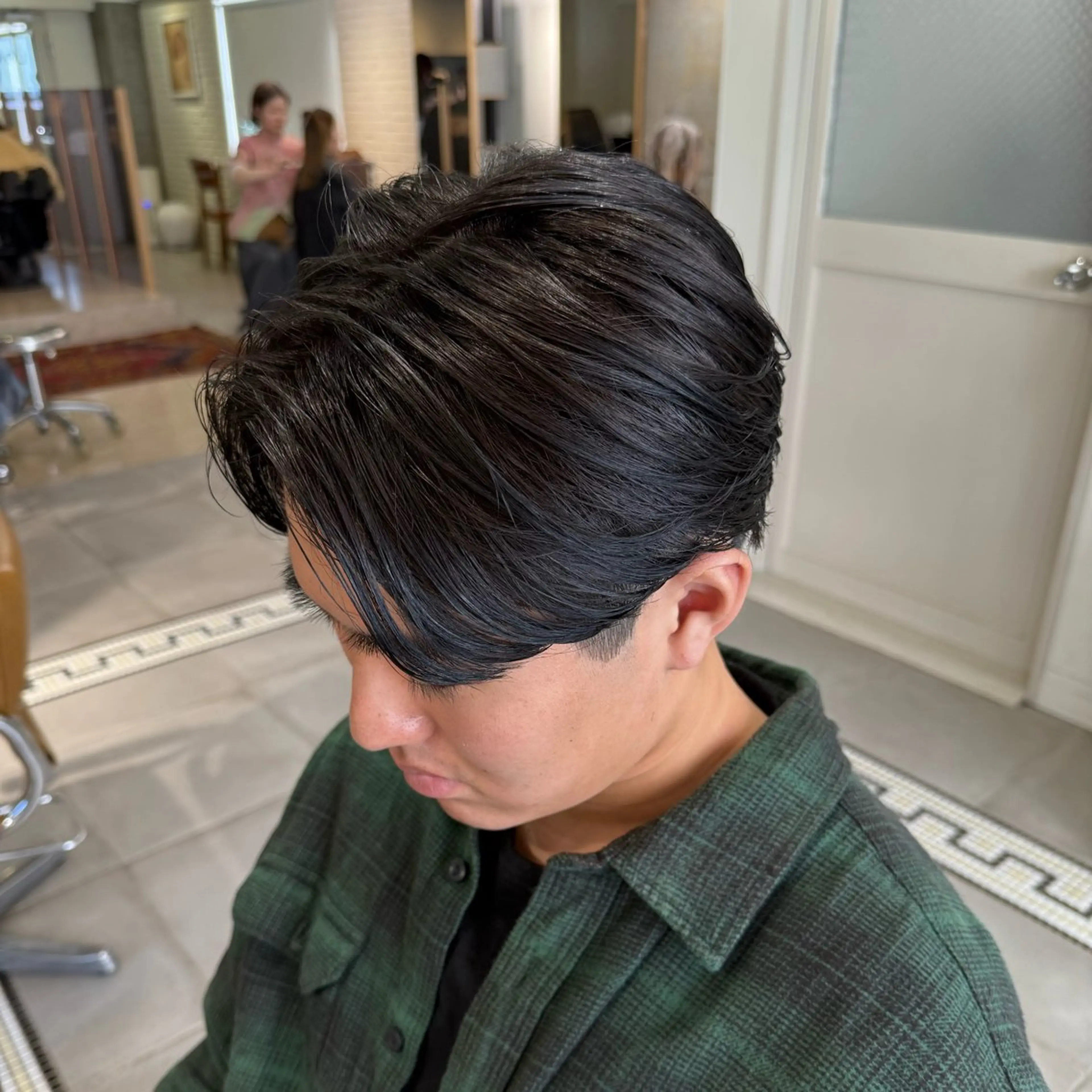 ミディアム パーマ メンズ ミディアムパーマ センターパート ダウンパーマ フェザーパーマ メンズパーマ カット センターパート 田形清流のヘアスタイル