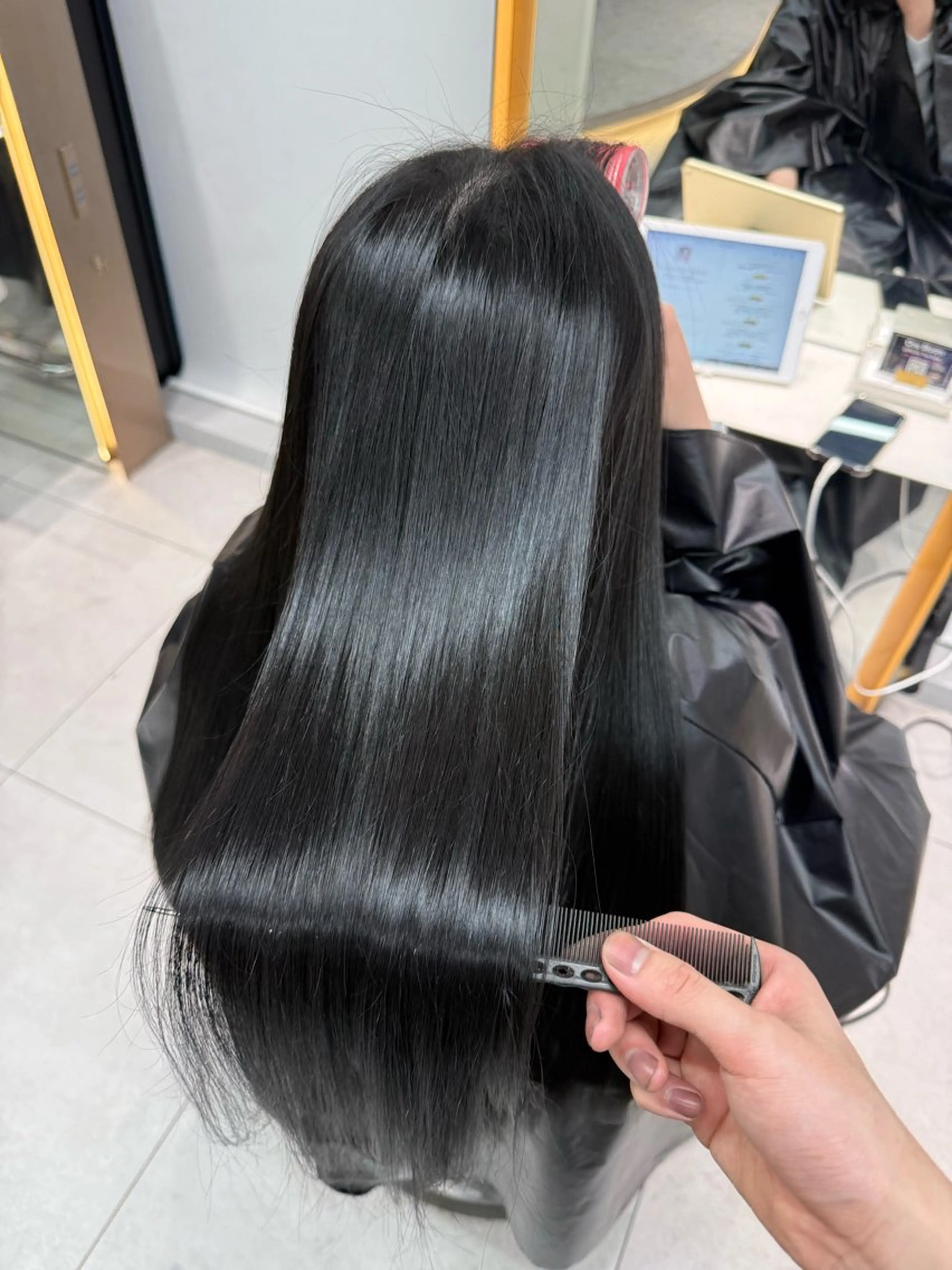 ロング 縮毛矯正 あいり／艶髪 、透明感カラー🩶のヘアスタイル