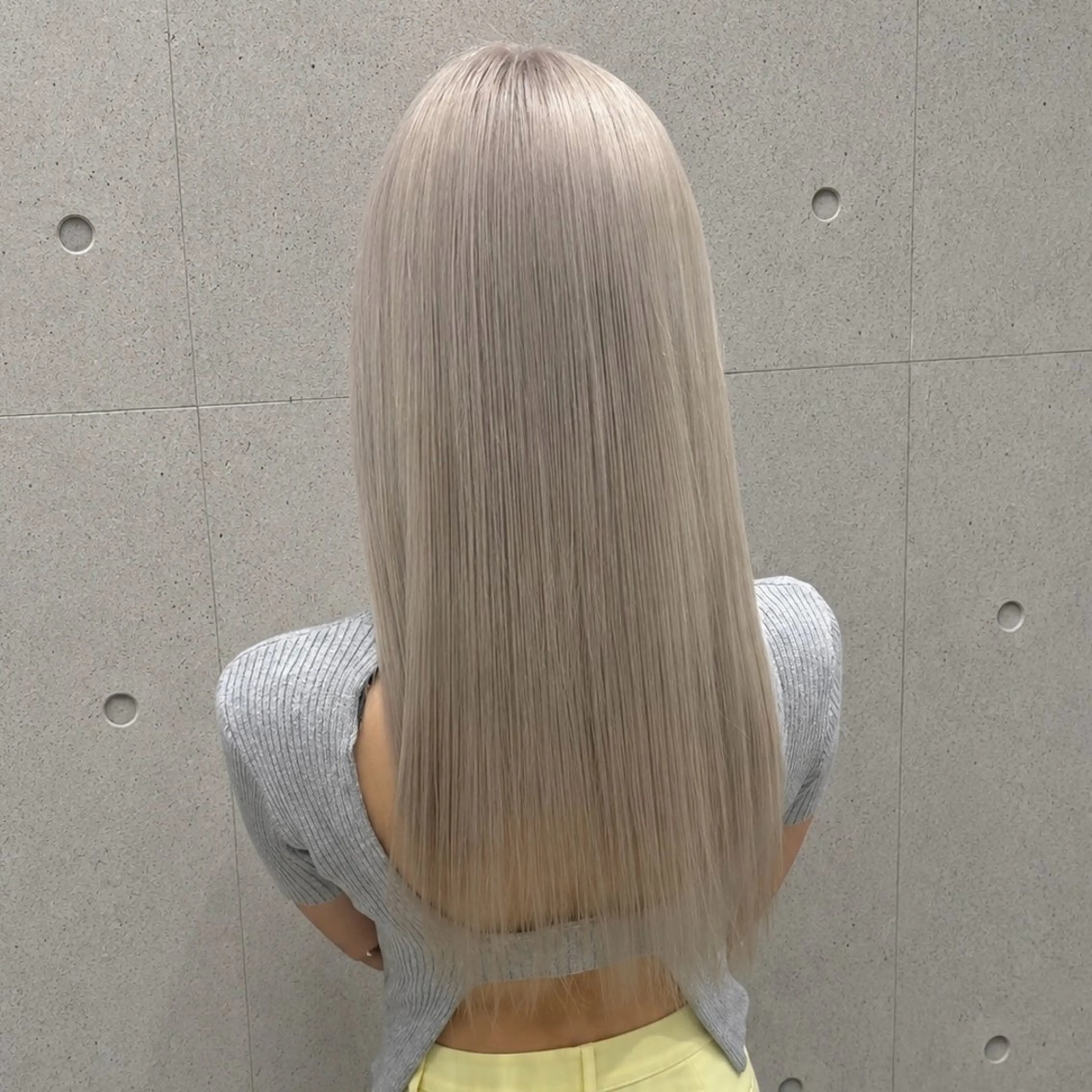 ミディアム カラー ベージュカラー ブリーチ ケアブリーチ ハイトーンカラー ホワイトベージュ ヘアカラー ヘアセット ✨ブリーチ支持No1 複雑履歴修正/舘岡のヘアスタイル