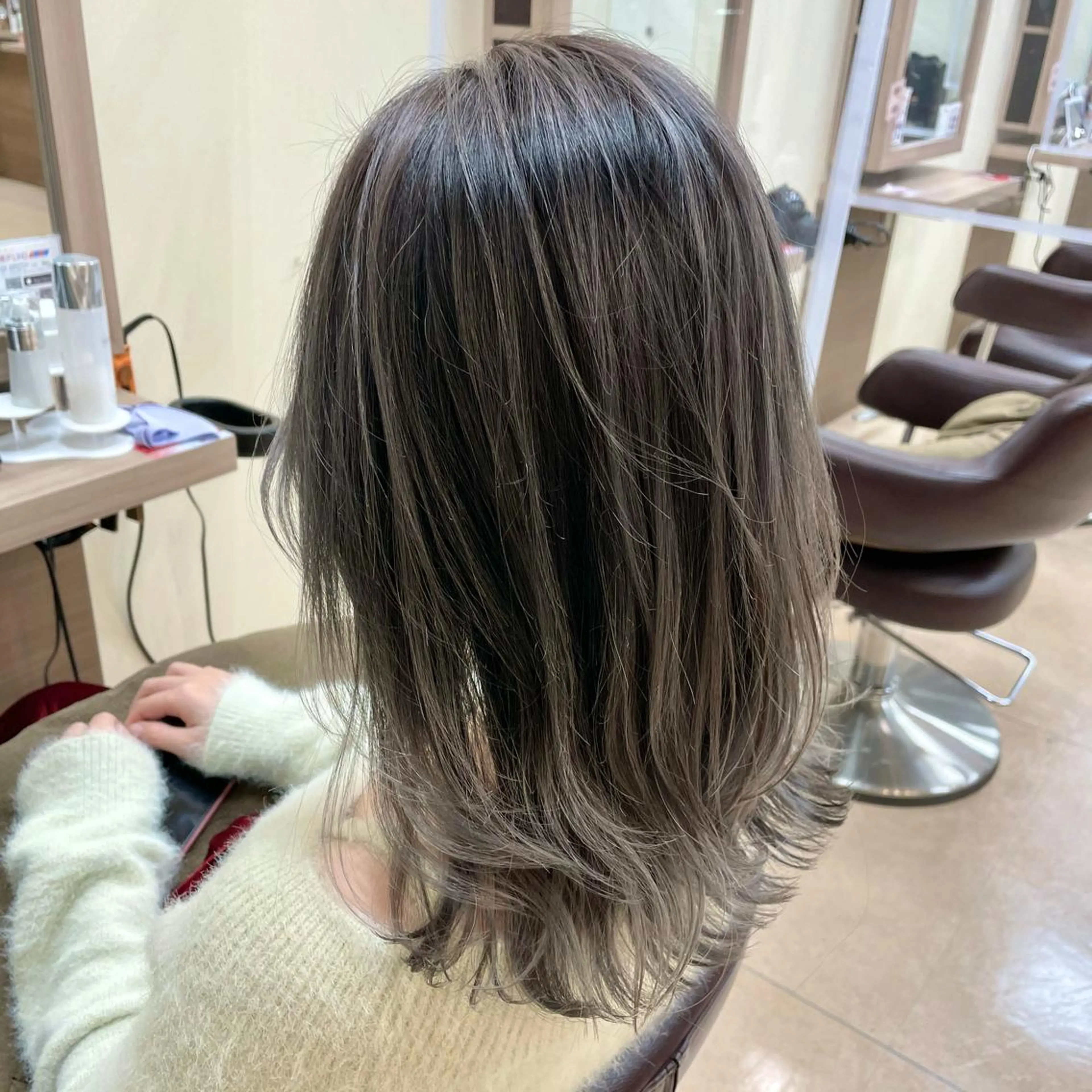 セミロング カラー バレイヤージュ レイヤーカット CRAFT To-Yaのヘアスタイル