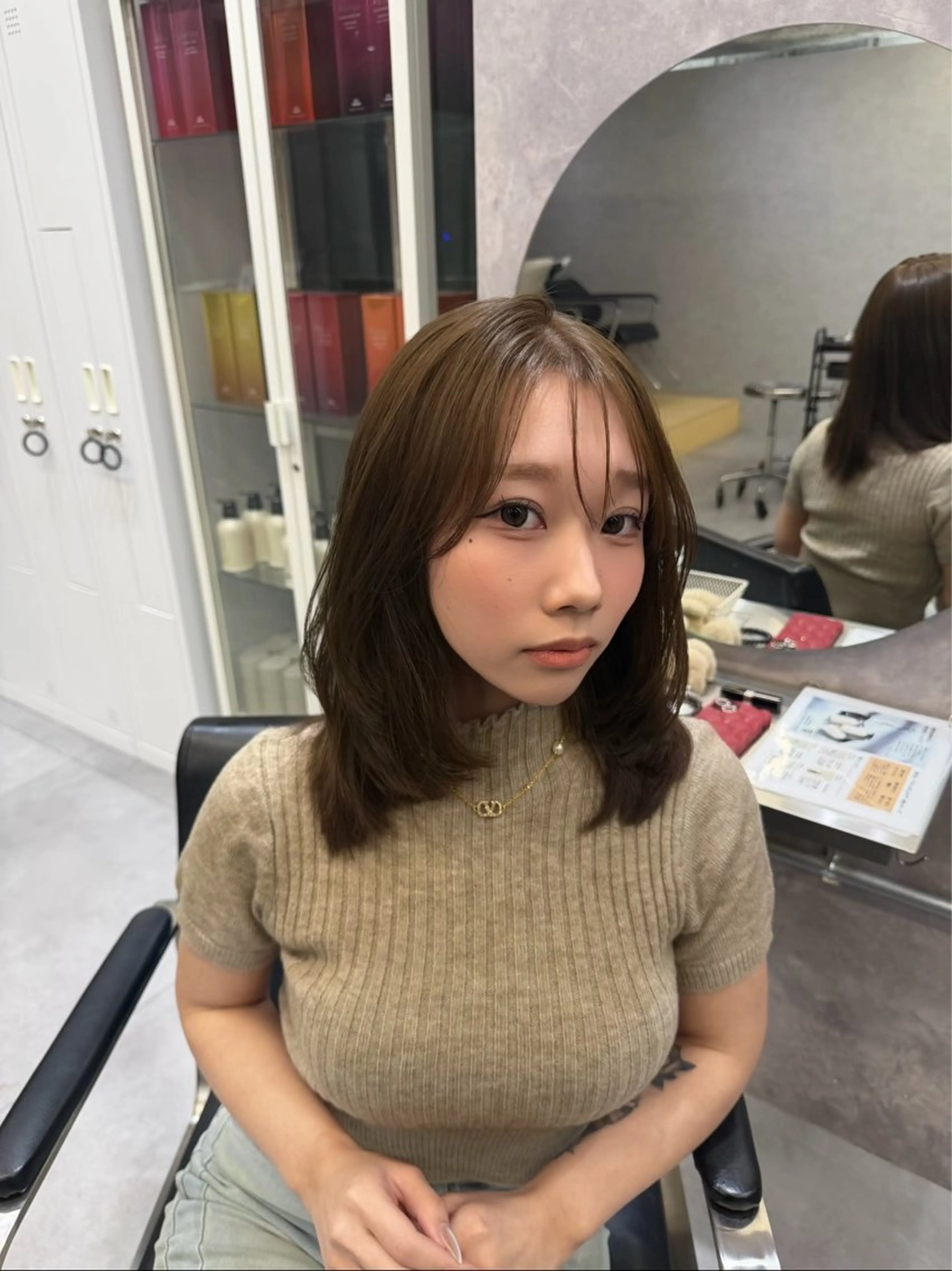 セミロング カラー ベージュカラー オリーブベージュ レイヤーカット ヘアカラー Aya/大阪梅田 /艶カラーのヘアスタイル