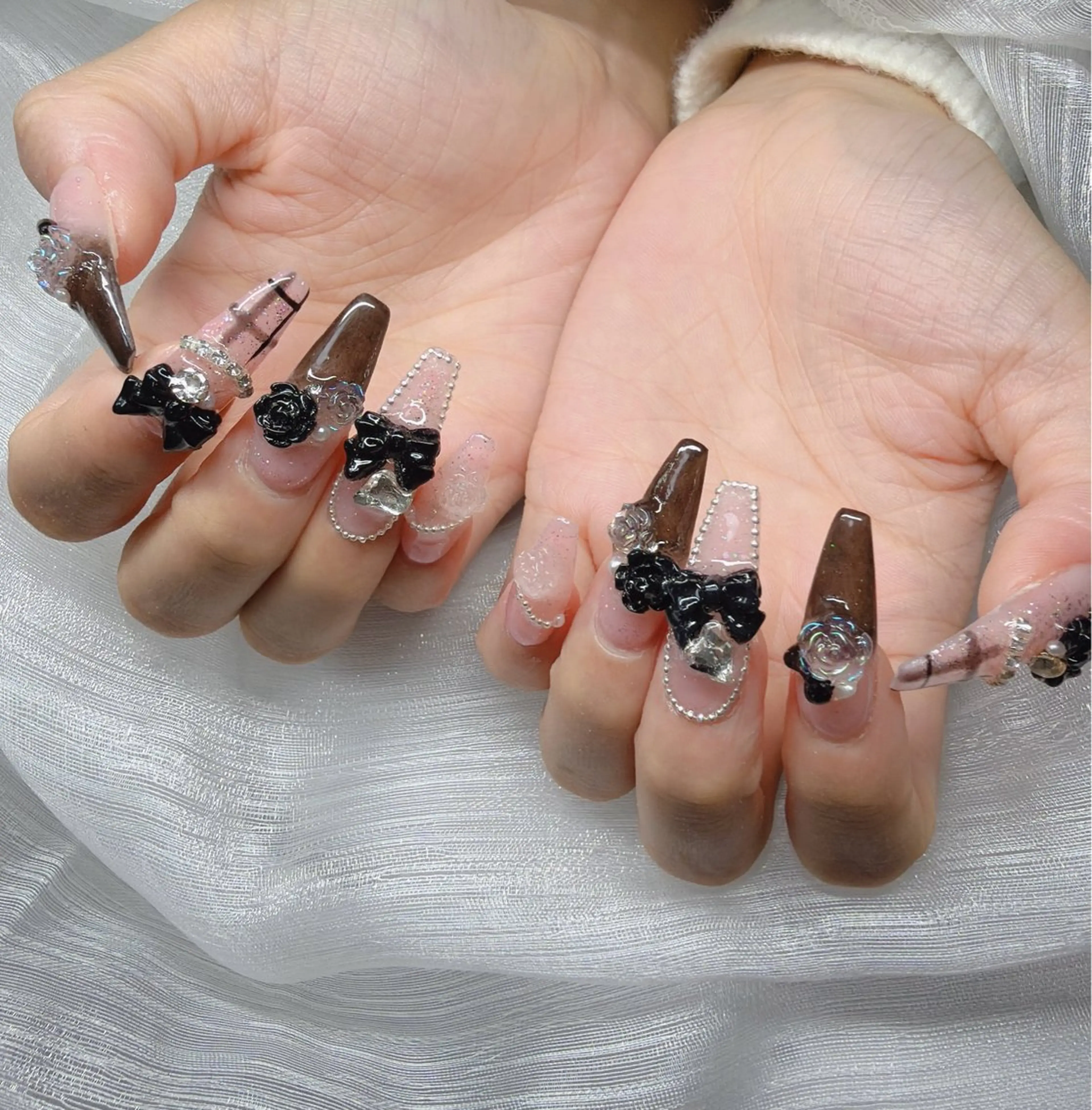 ネイル 長さ出し グラデーション 卒業式 キラキラネイル マグネットネイル ハンドネイル Lee Nailsのネイルデザイン