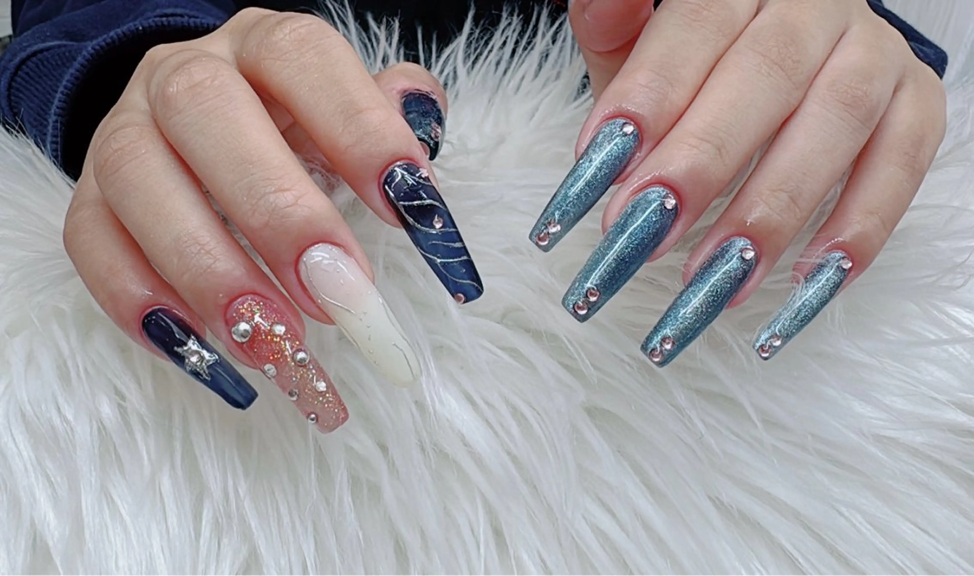 ネイル ハンドネイル ハンドケア Moon Nail ナナのネイルデザイン