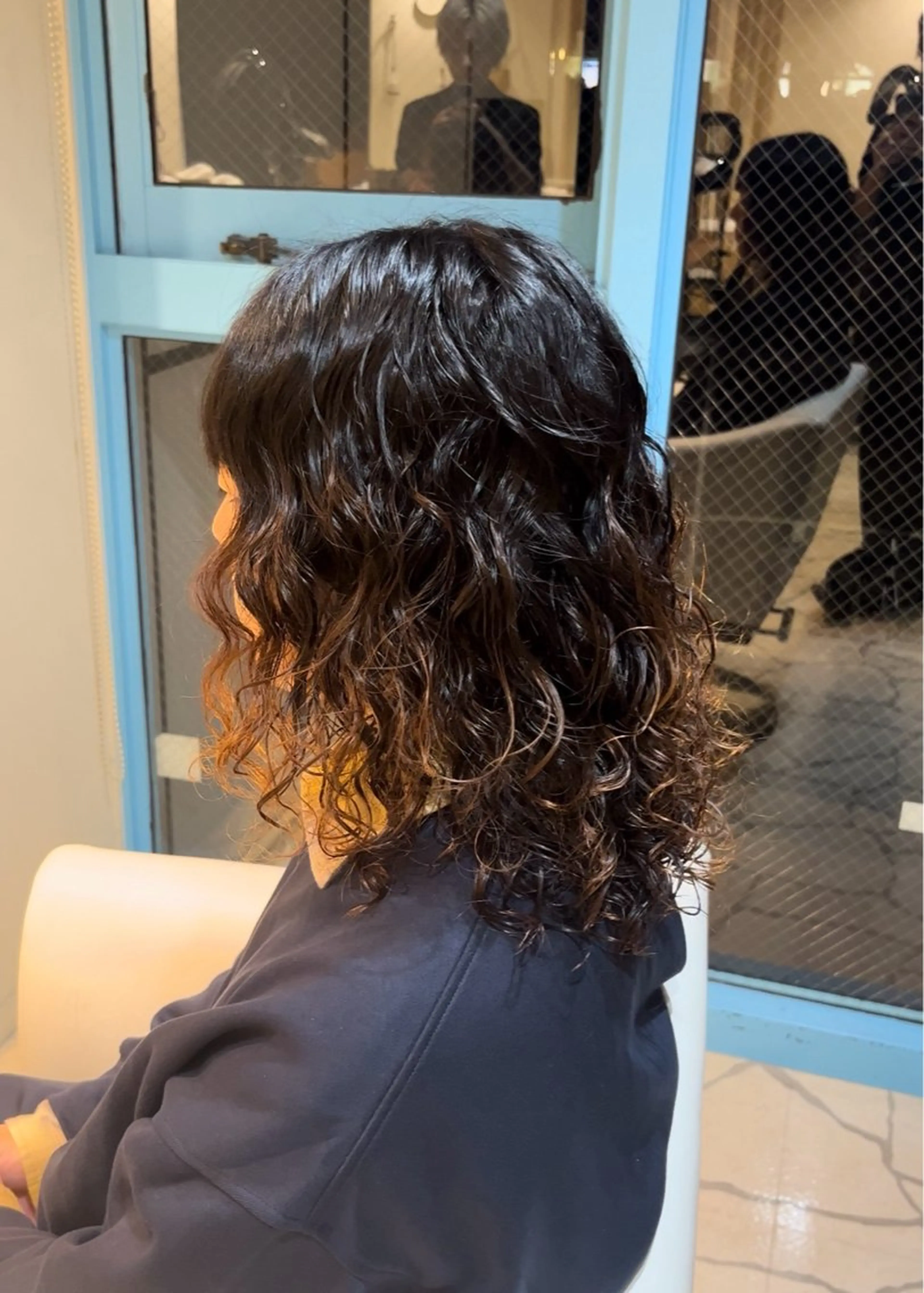 ミディアム パーマ メンズ ミディアムパーマ メンズパーマ カット パーマ 山口 陸のヘアスタイル