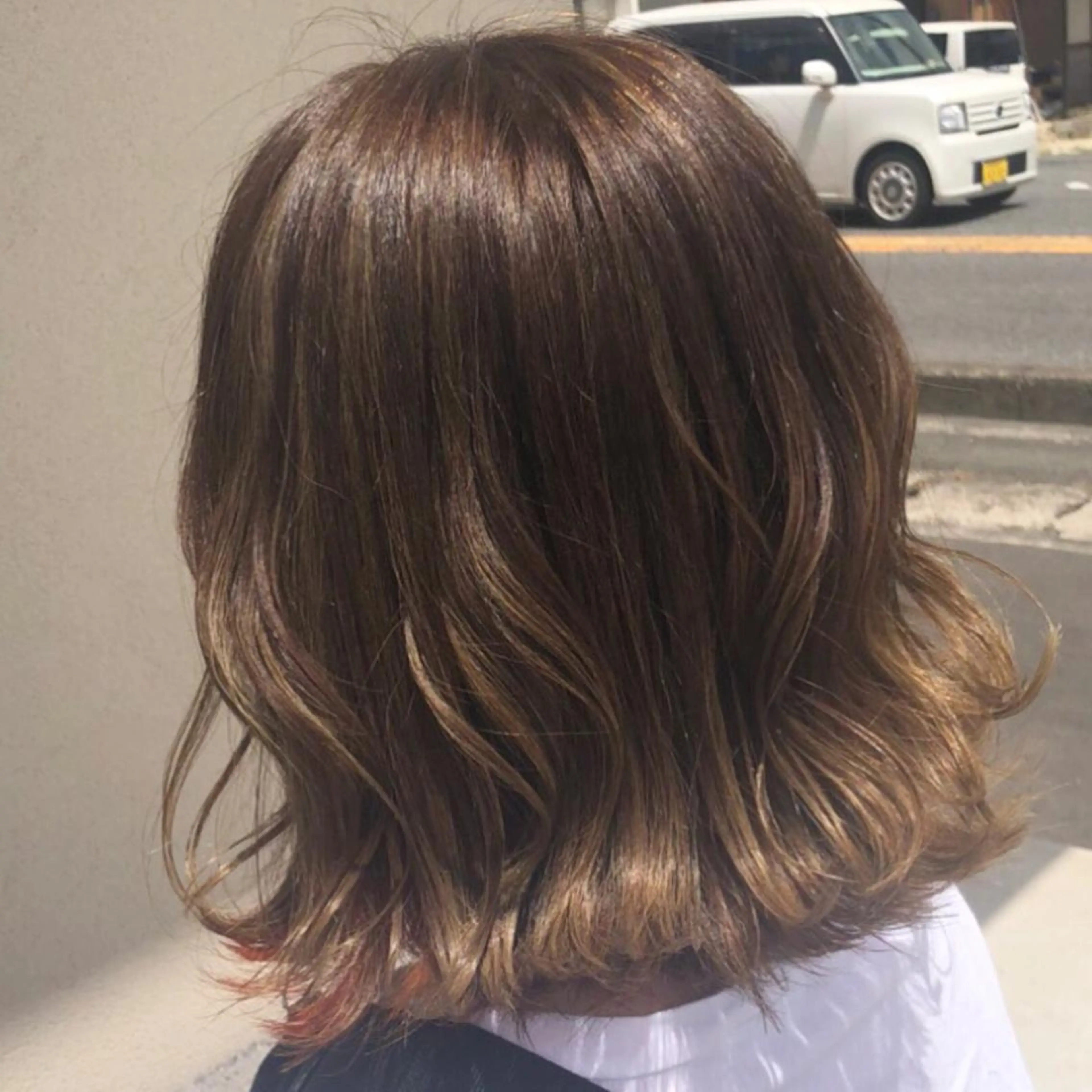 ミディアム カラー ブリーチ インナーカラー オレンジ 大石 陽菜のヘアスタイル