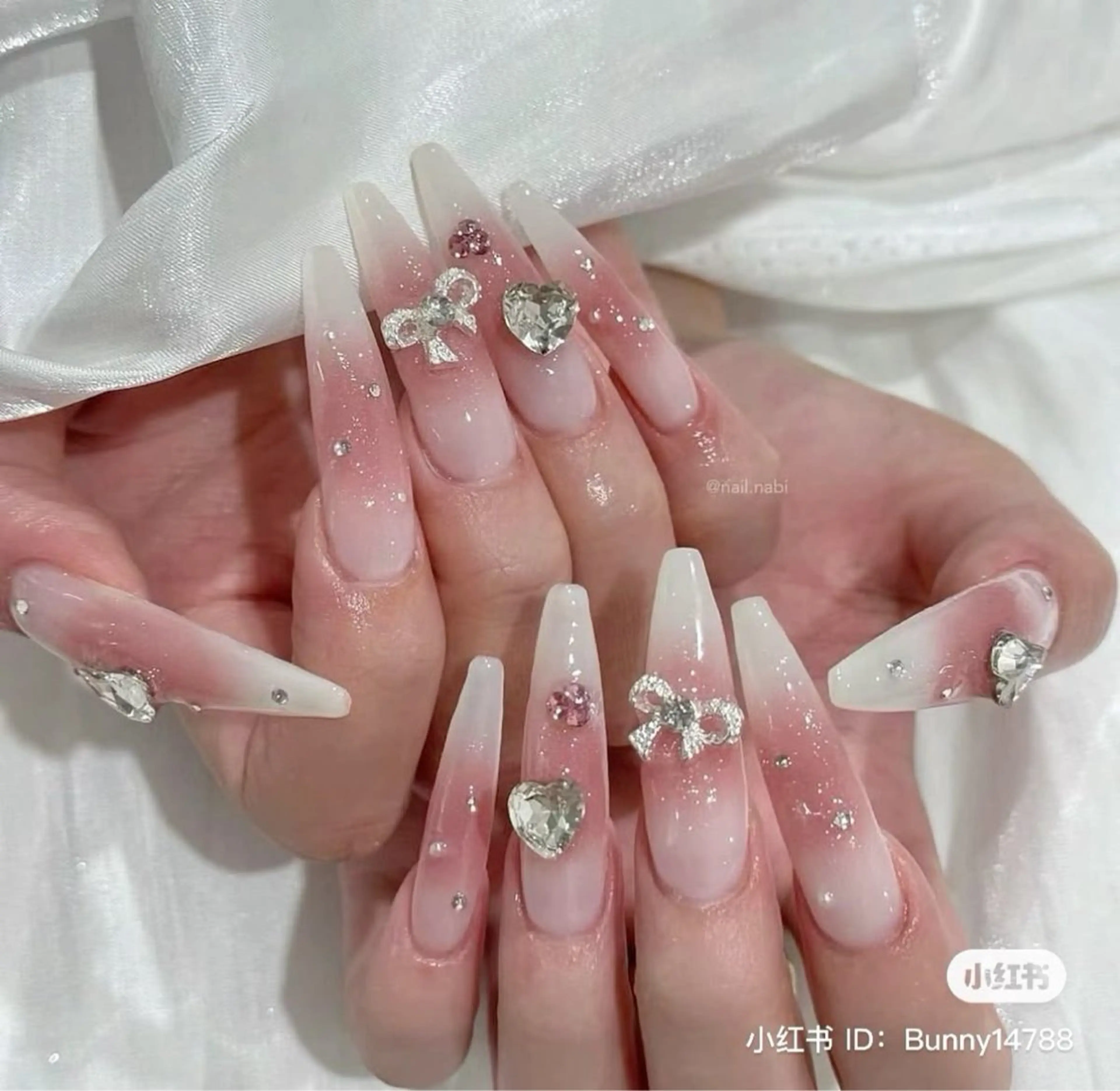 ネイル フレンチネイル ジェルネイル キラキラネイル 韓国ネイル マグネットネイル Julli NailStudioのネイルデザイン