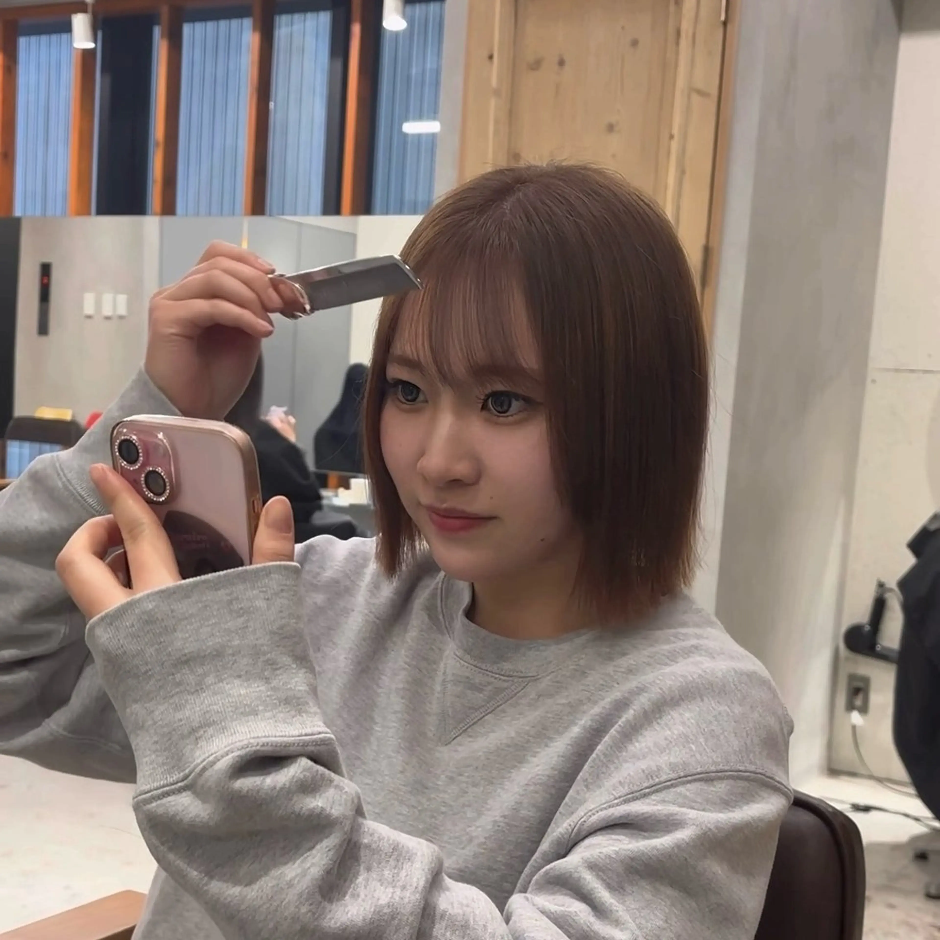 ショート カラー ブリーチ ブラウンカラー ブリーチなしカラー カット ヘアカラー オカベ ショウマのヘアスタイル