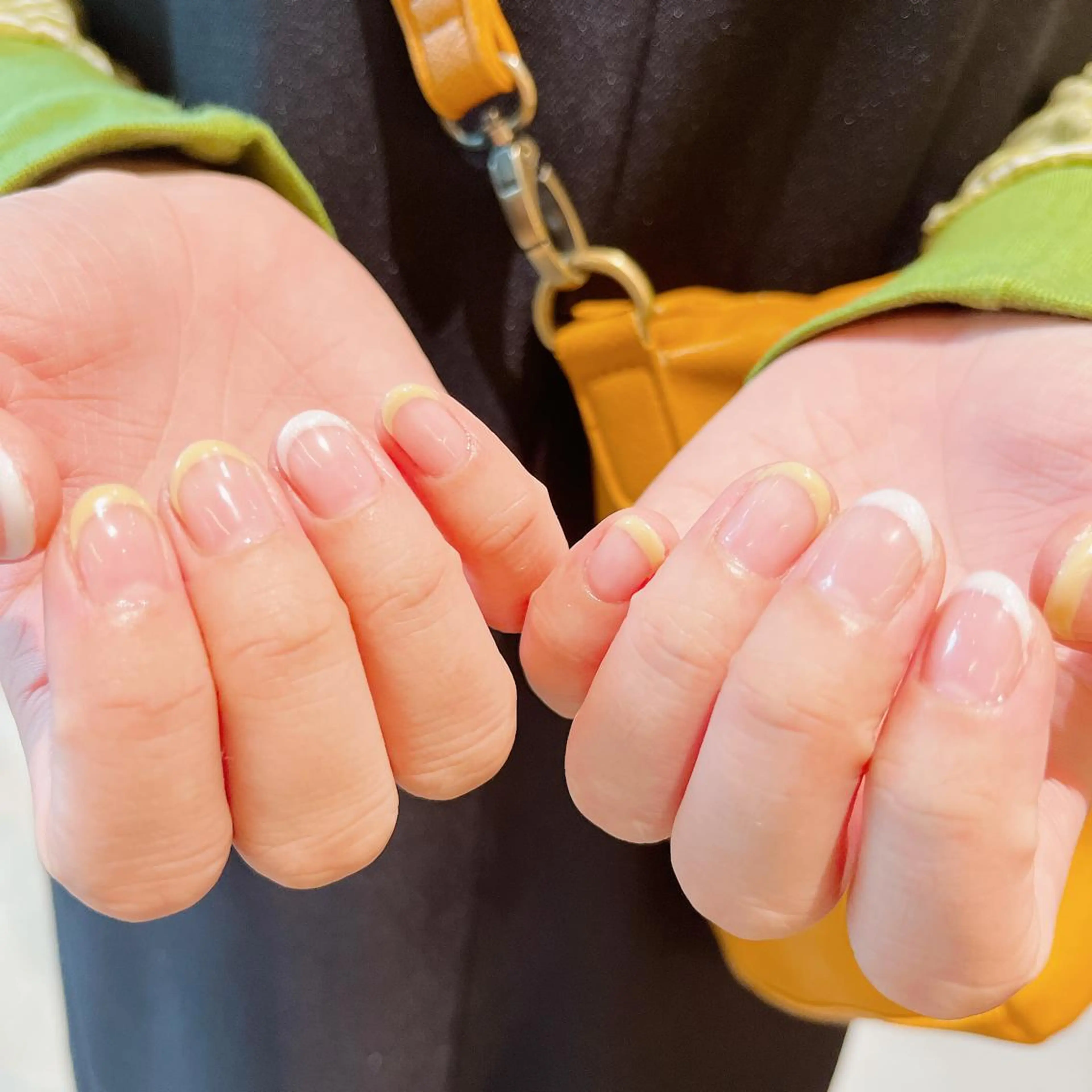 ネイル ラメ(グリッター) パステルネイル ホワイト 黄色 関谷 真登佳のネイルデザイン