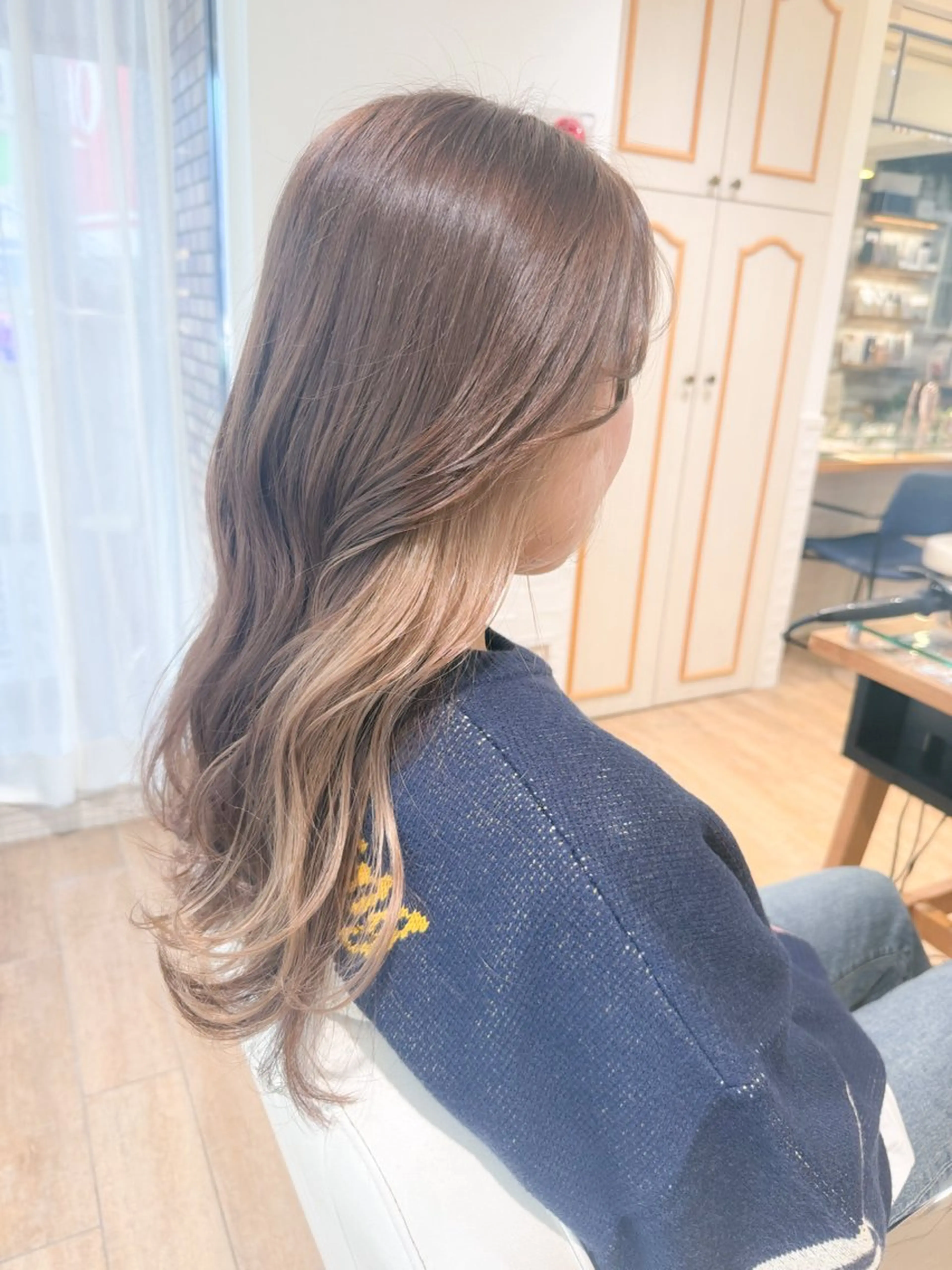 ロング カラー ベージュカラー インナーカラー ミルクティーベージュ ロング カット ヘアカラー トリートメント ✨カラー支持No.1 🧸ワキ カナコ🧸のヘアスタイル